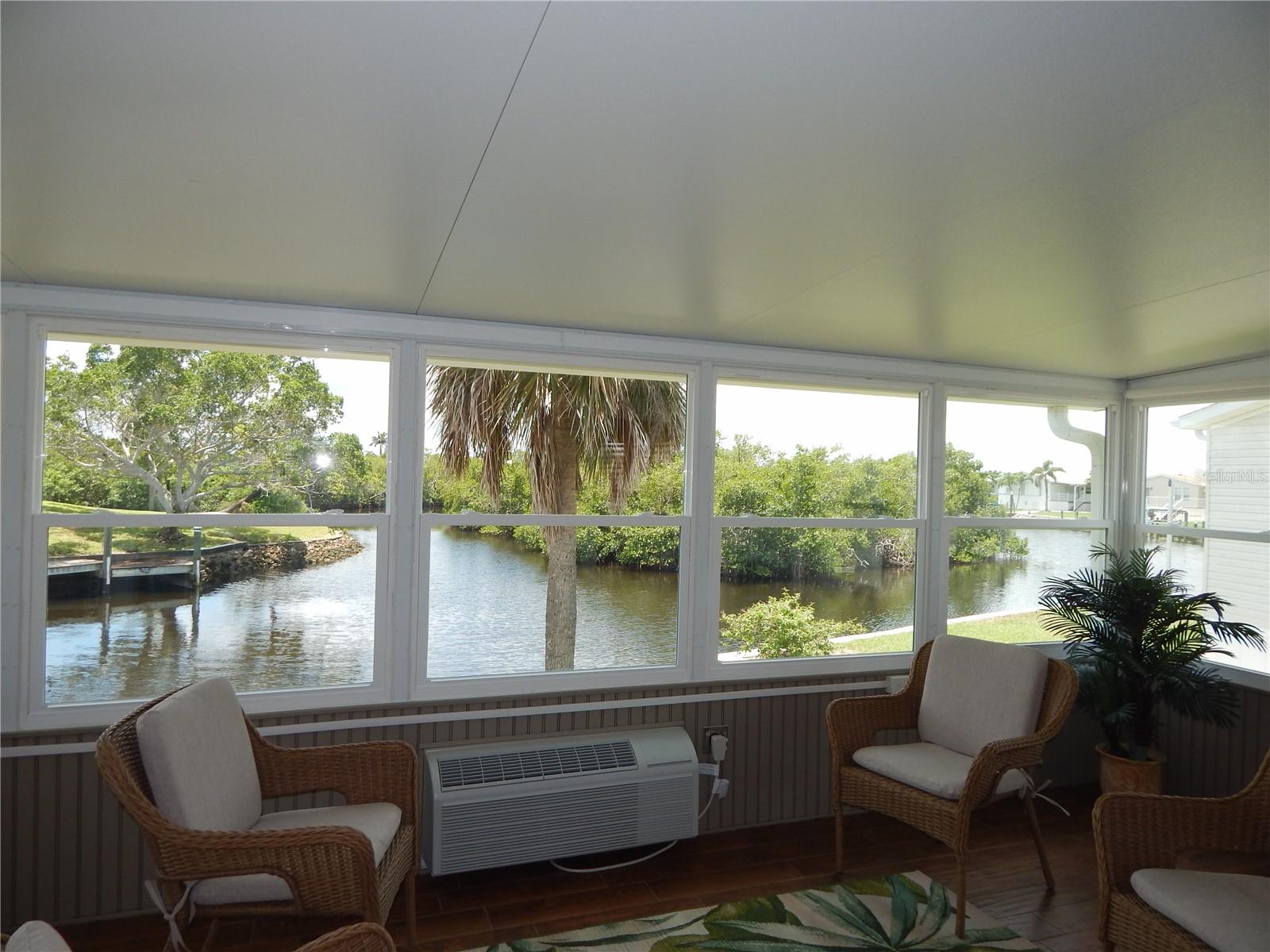 Image 4 of 54 For 55 Rotterdam Drive