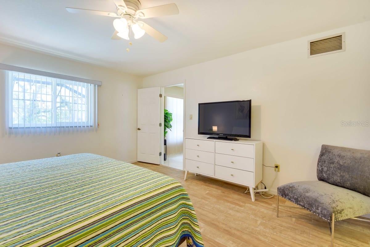Image 15 of 28 For 1342 Eagle Street