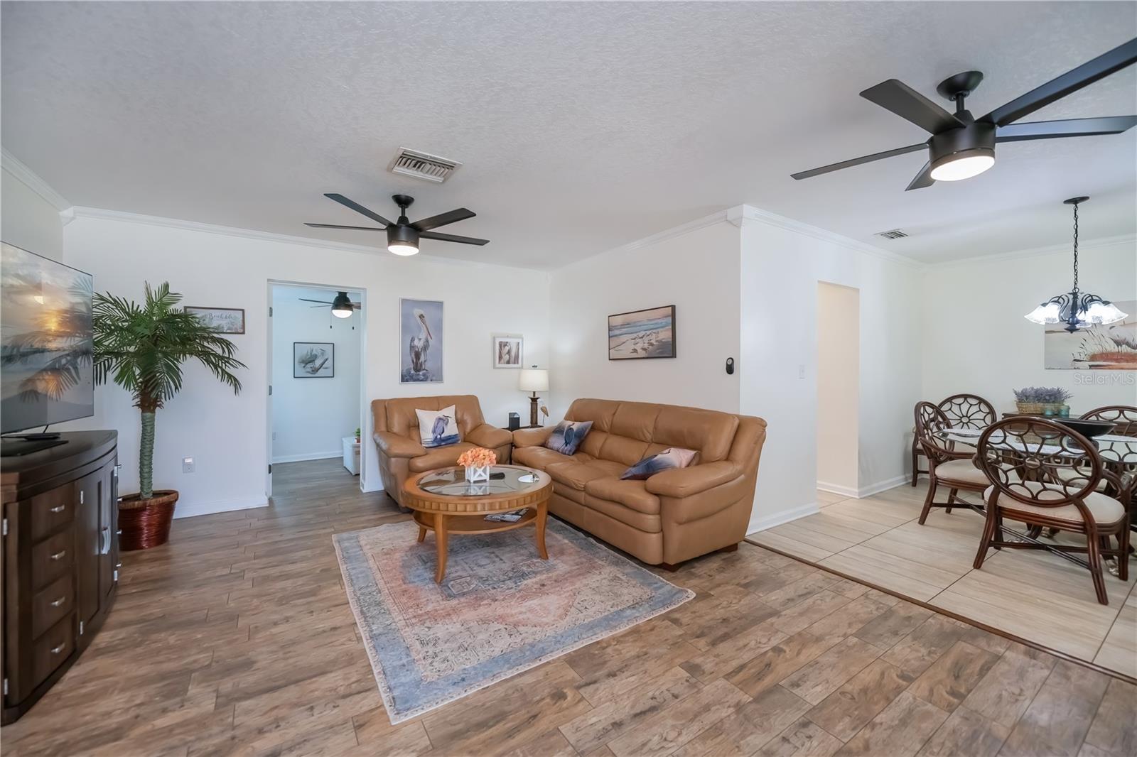 Image 11 of 66 For 21539 Gladis Avenue