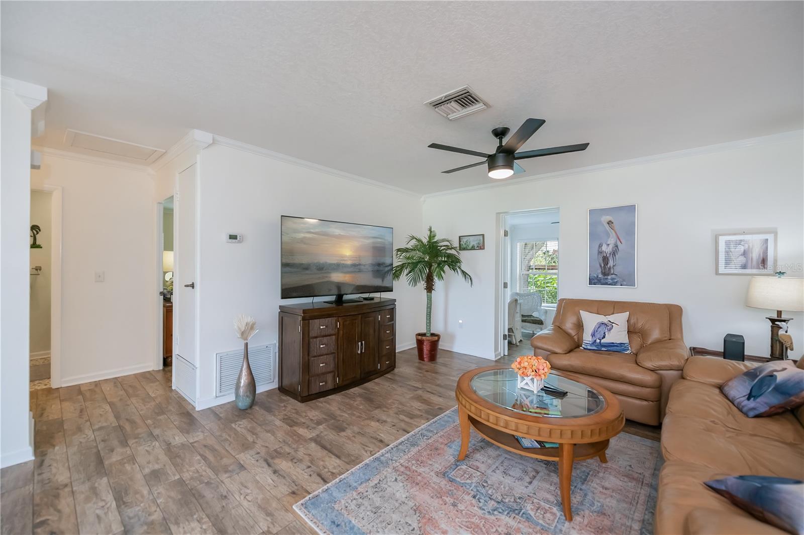 Image 13 of 66 For 21539 Gladis Avenue