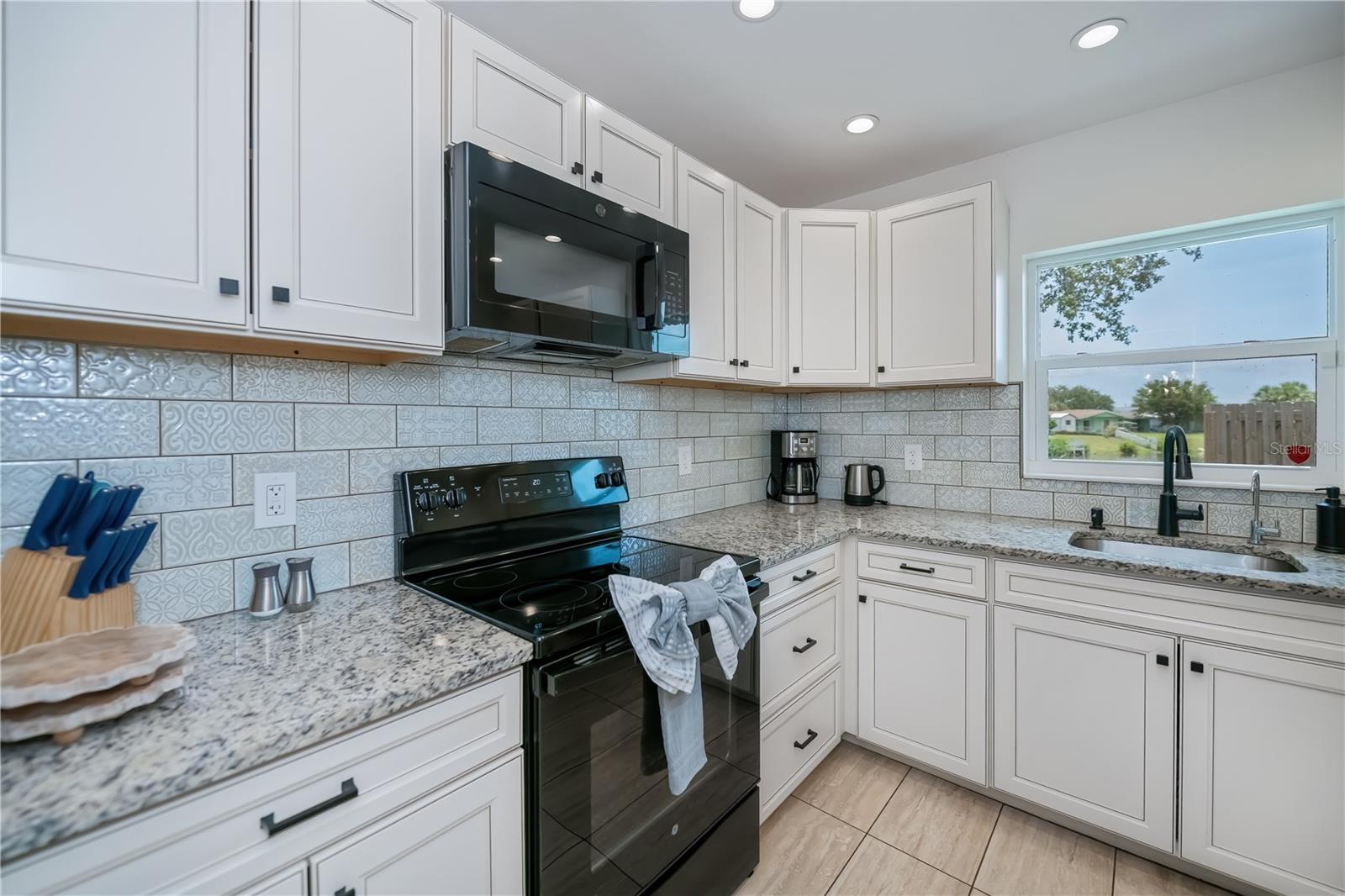 Image 17 of 66 For 21539 Gladis Avenue