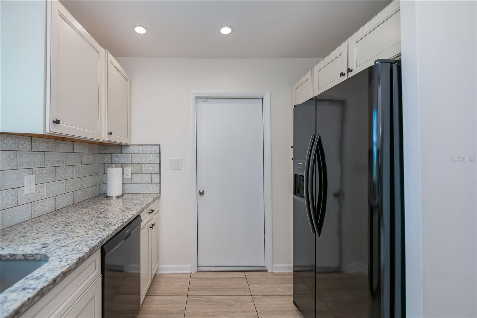 Image 18 of 66 For 21539 Gladis Avenue
