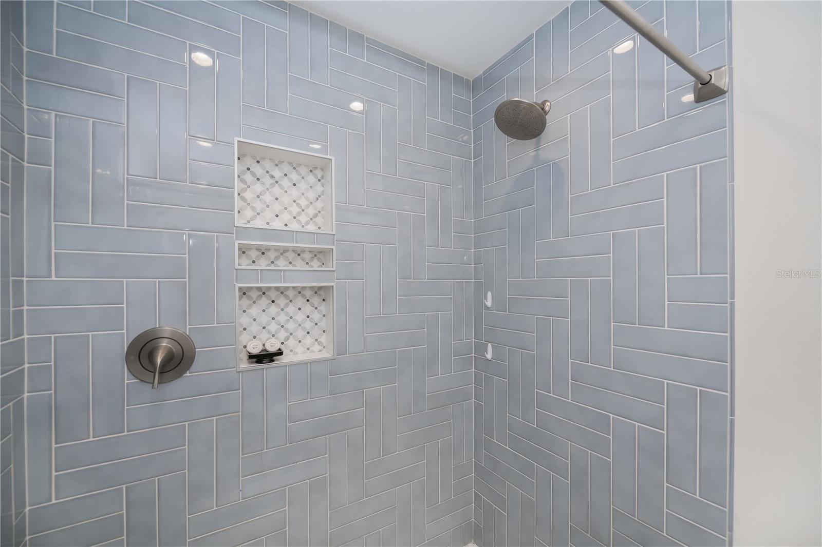 Image 31 of 66 For 21539 Gladis Avenue