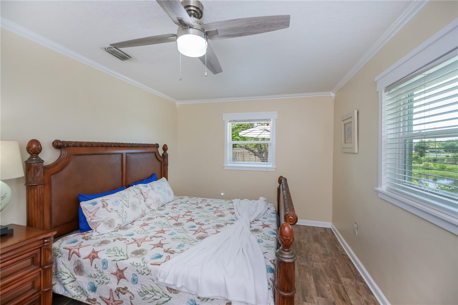 Image 39 of 66 For 21539 Gladis Avenue