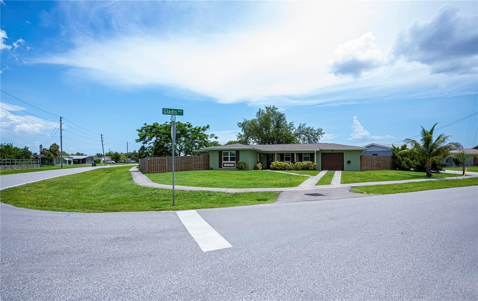 Image 4 of 66 For 21539 Gladis Avenue
