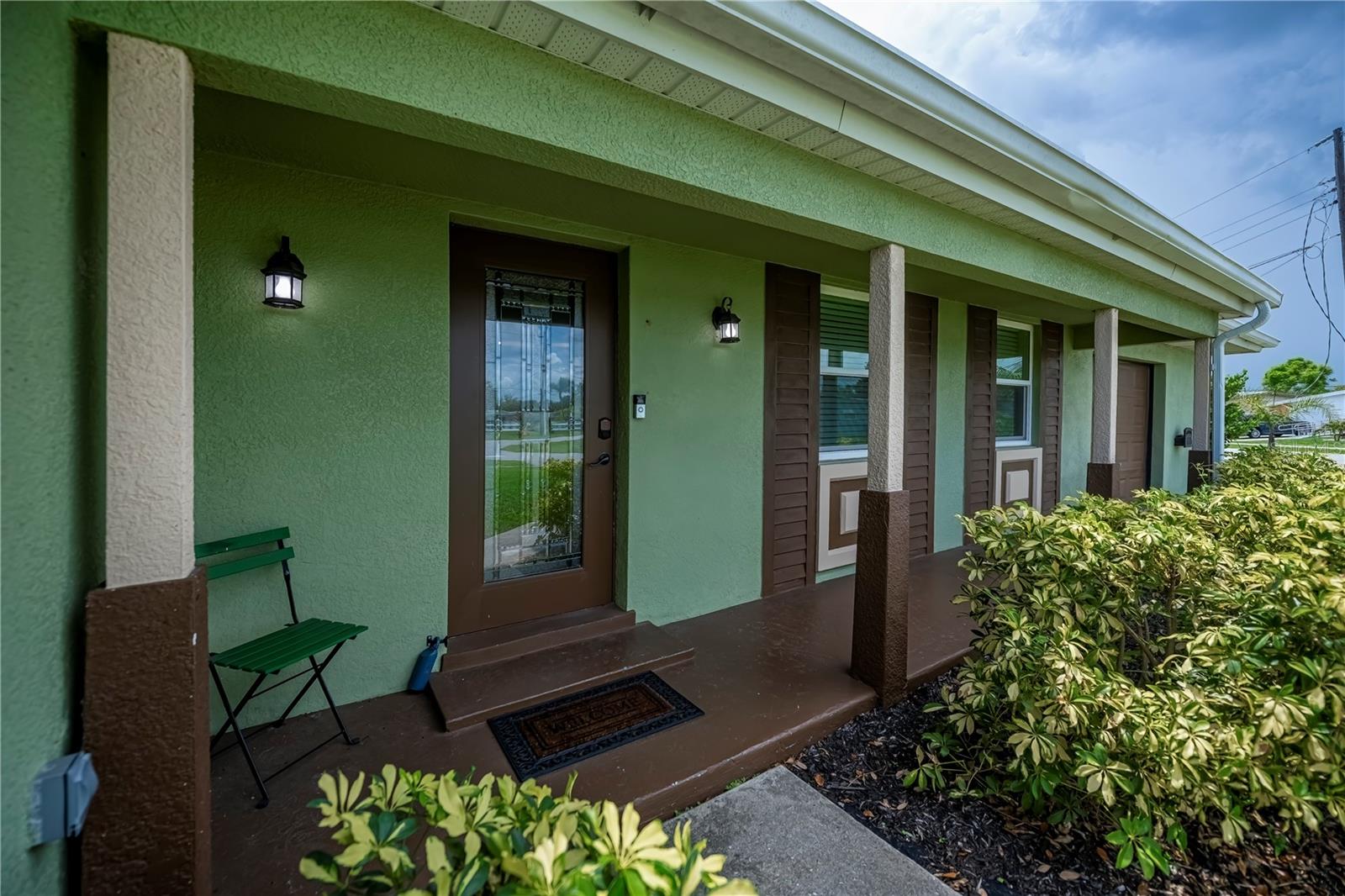 Image 6 of 66 For 21539 Gladis Avenue