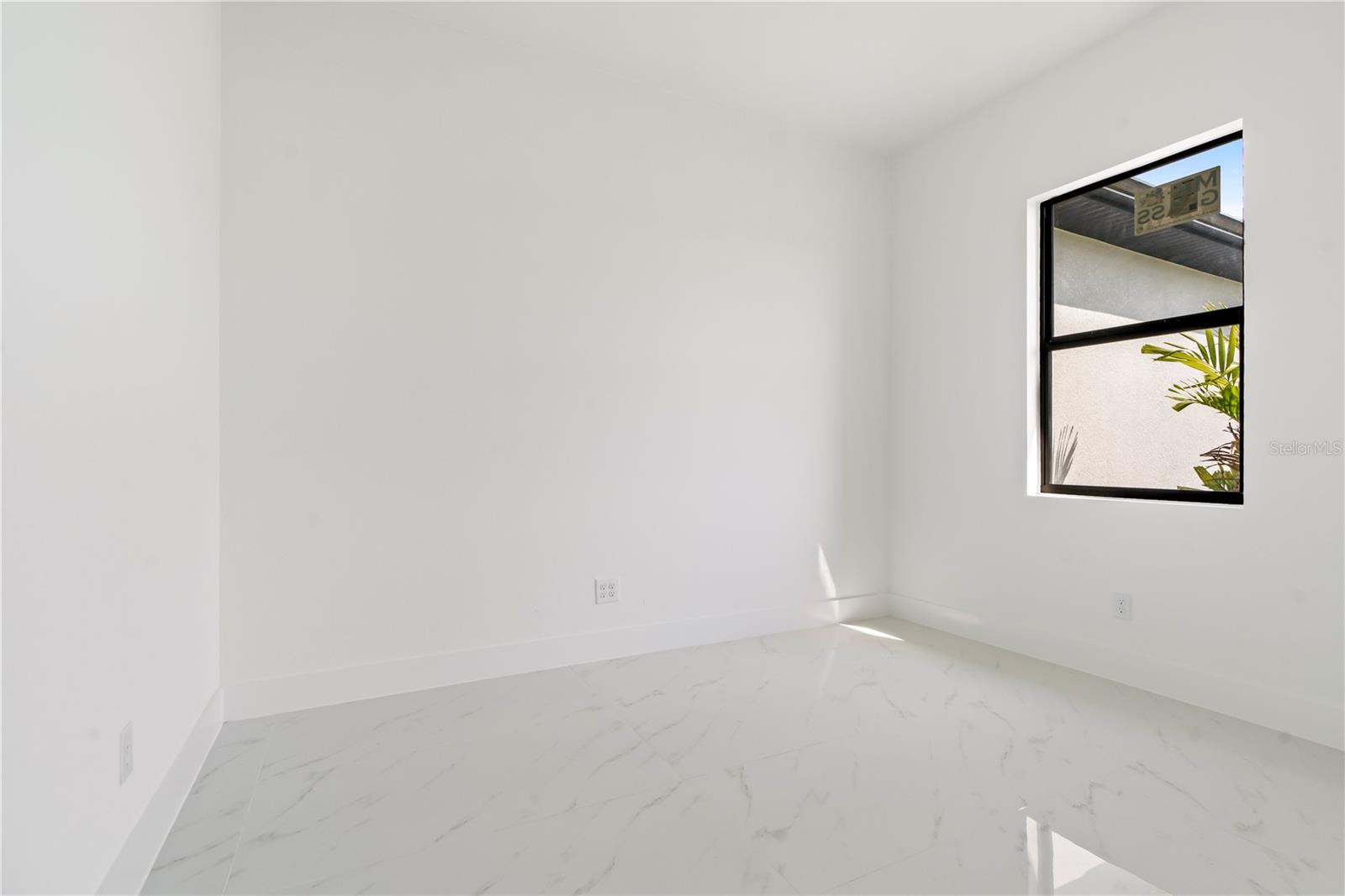 Image 18 of 31 For 2911 37th Street W