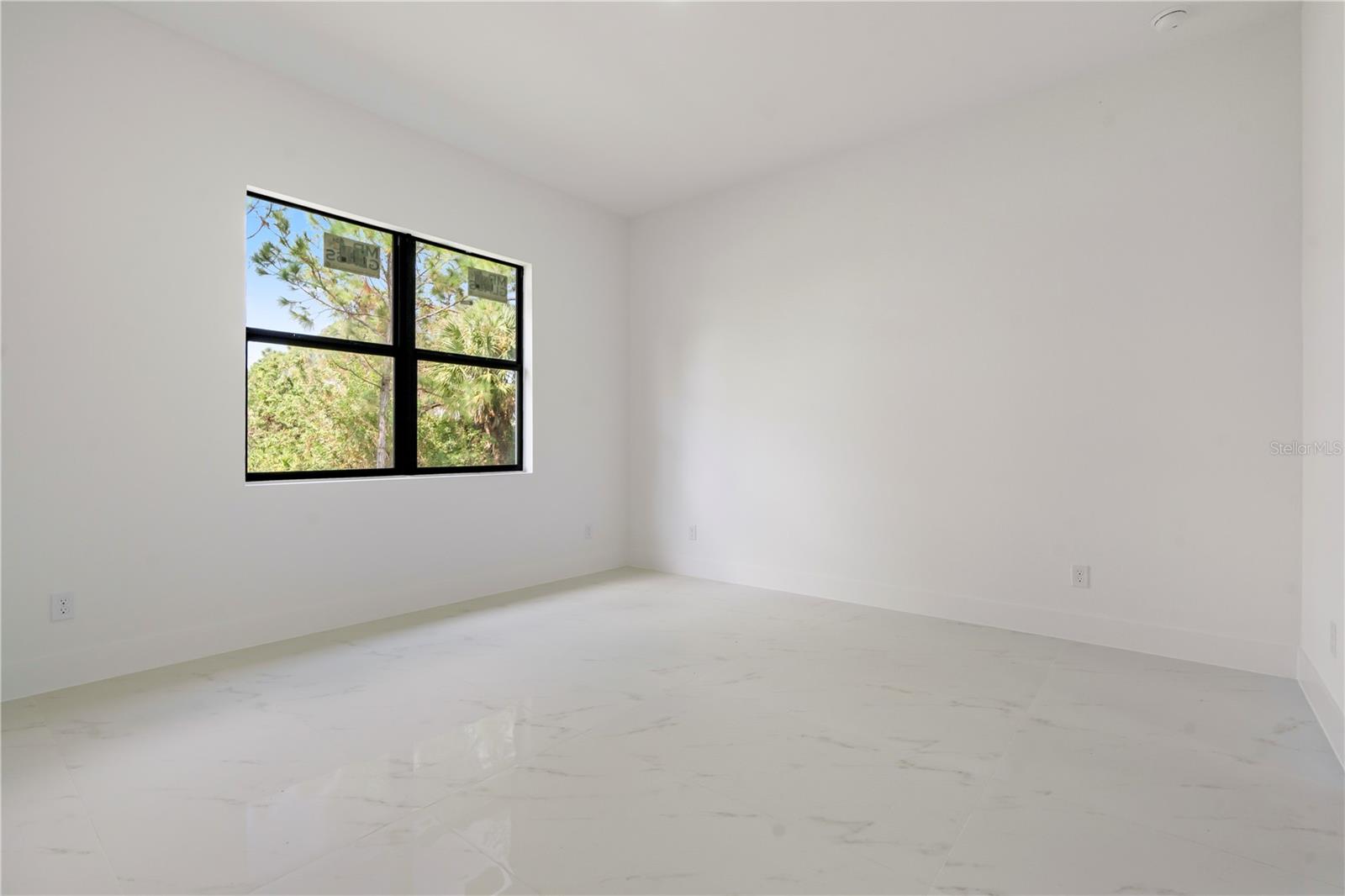 Image 20 of 31 For 2911 37th Street W