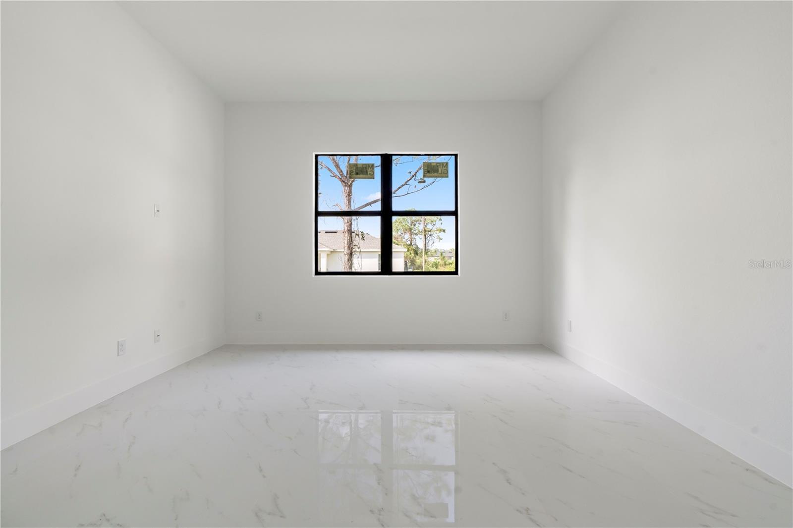 Image 23 of 31 For 2911 37th Street W