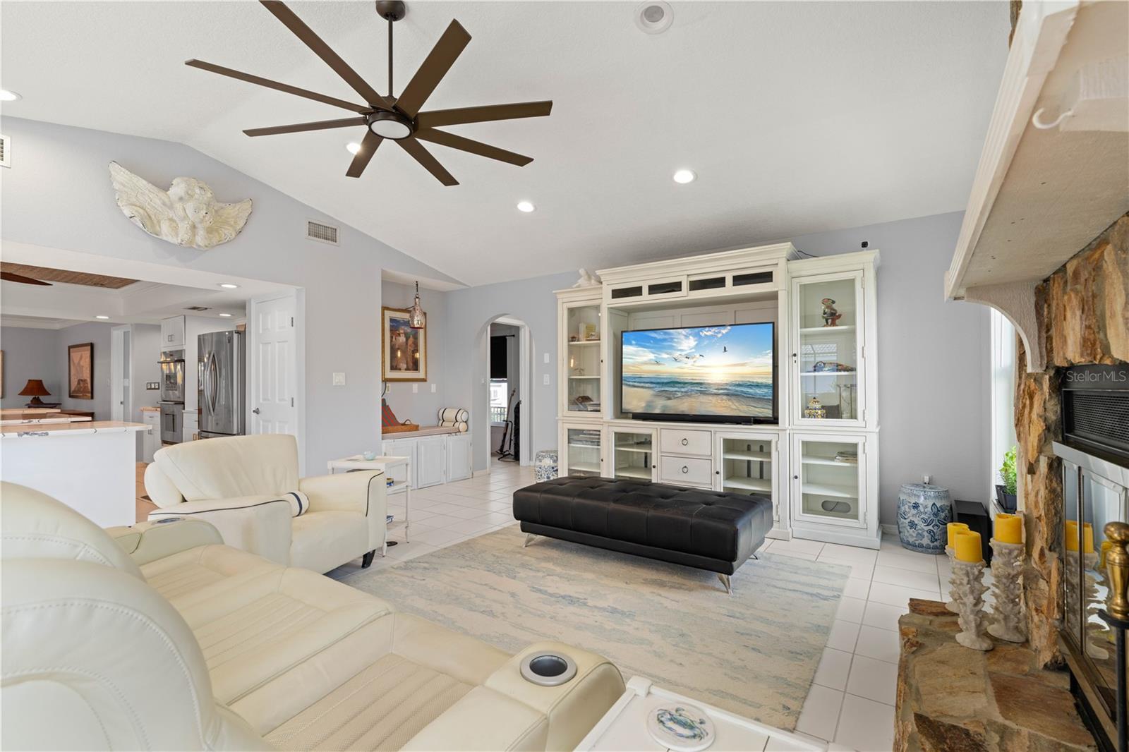 Image 33 of 65 For 2814 La Mancha Court
