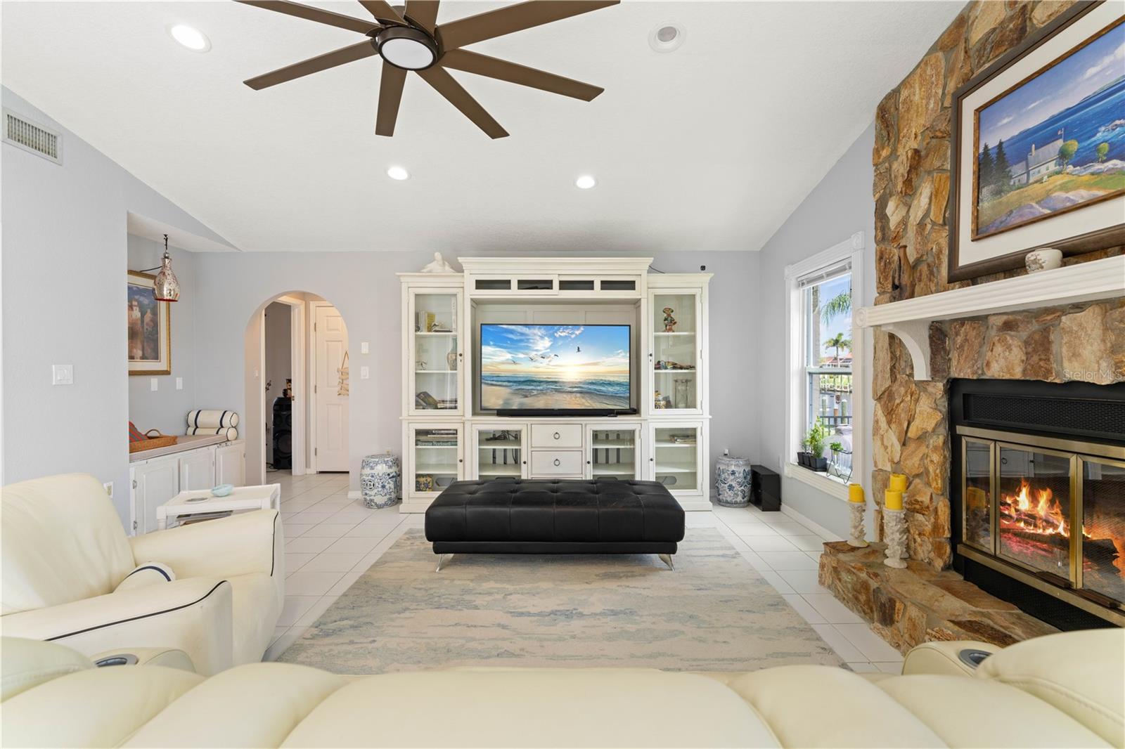 Image 5 of 65 For 2814 La Mancha Court