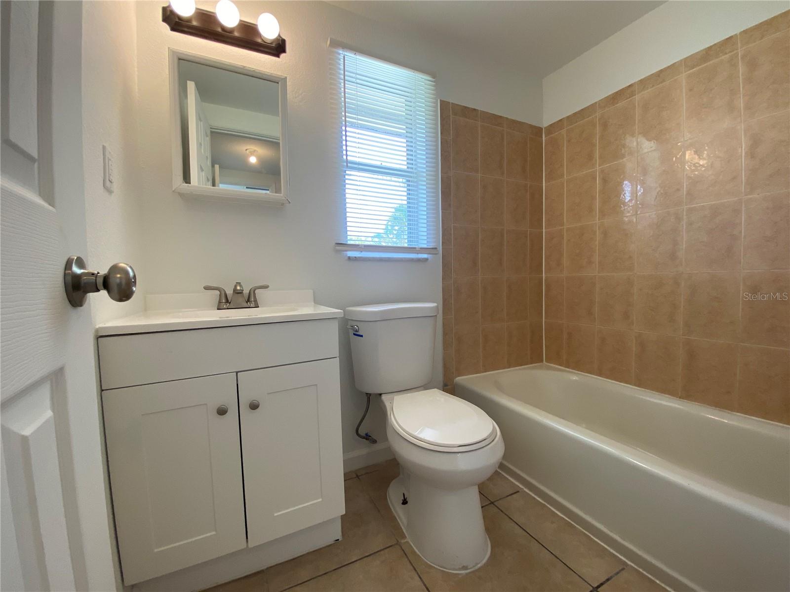 Image 3 of 6 For 219 Ann Street