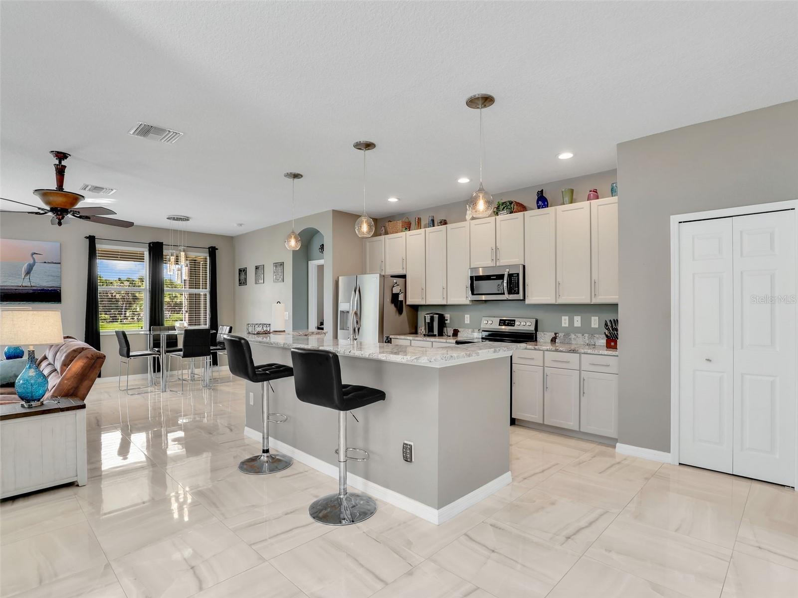 Image 5 of 37 For 4180 Lenox Boulevard