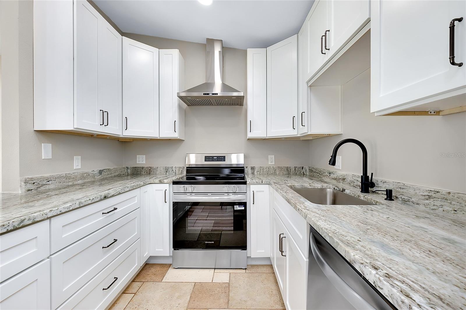 Image 11 of 60 For 875 Bayshore Drive