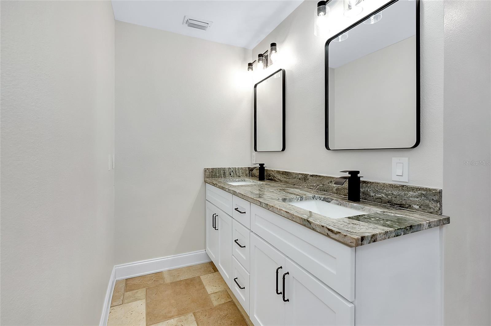 Image 22 of 60 For 875 Bayshore Drive