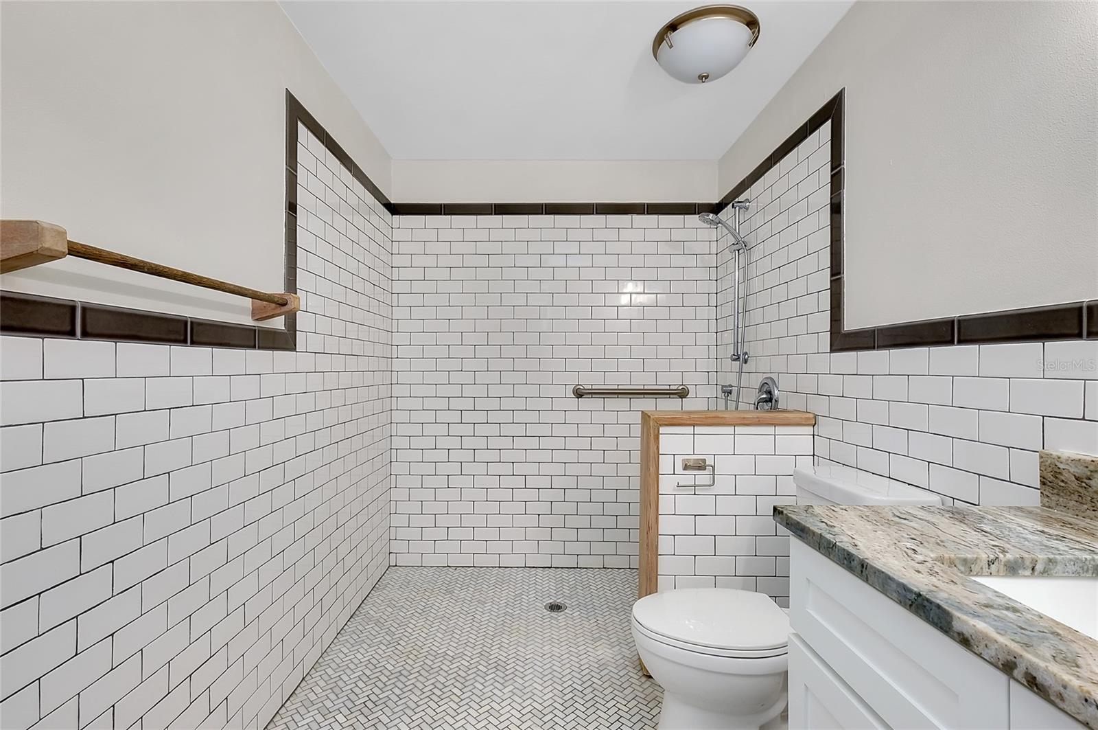 Image 29 of 60 For 875 Bayshore Drive