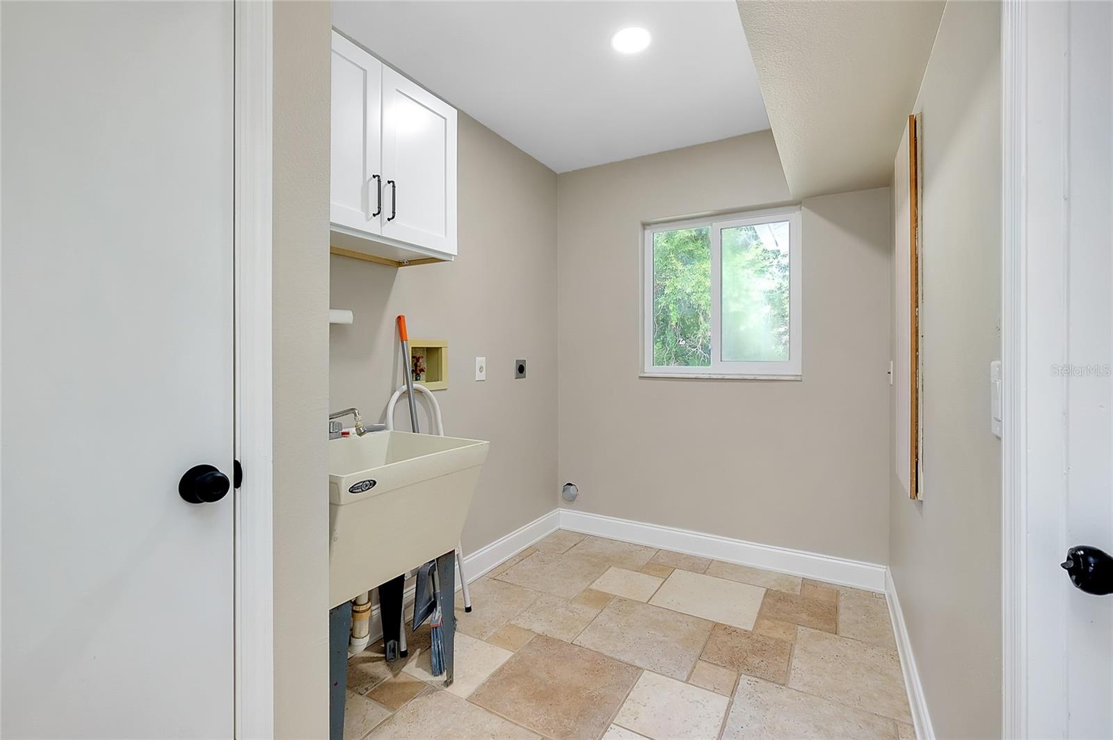 Image 34 of 60 For 875 Bayshore Drive
