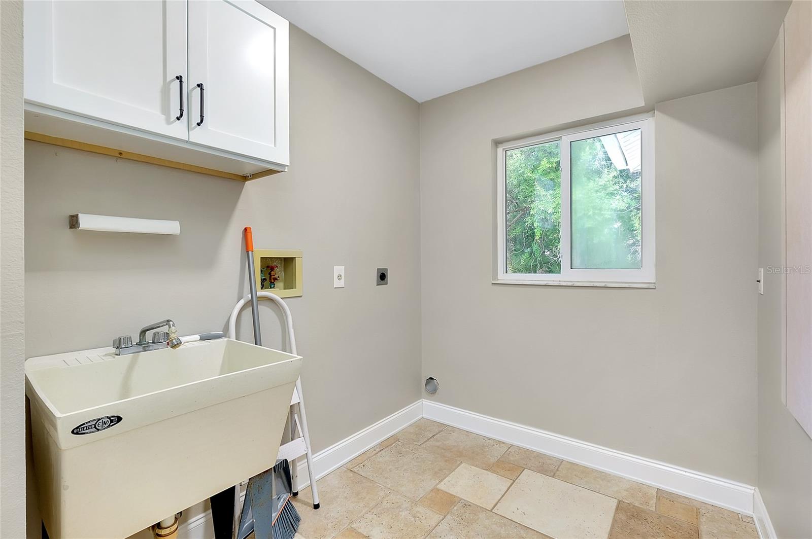 Image 35 of 60 For 875 Bayshore Drive