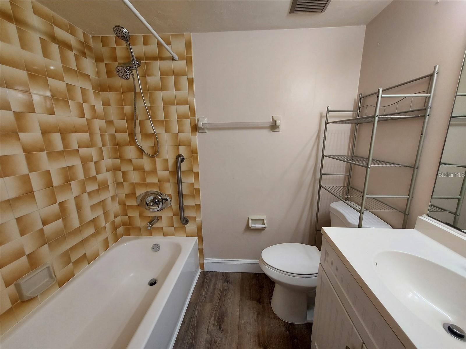 Image 17 of 27 For 22523 Westchester Boulevard E103