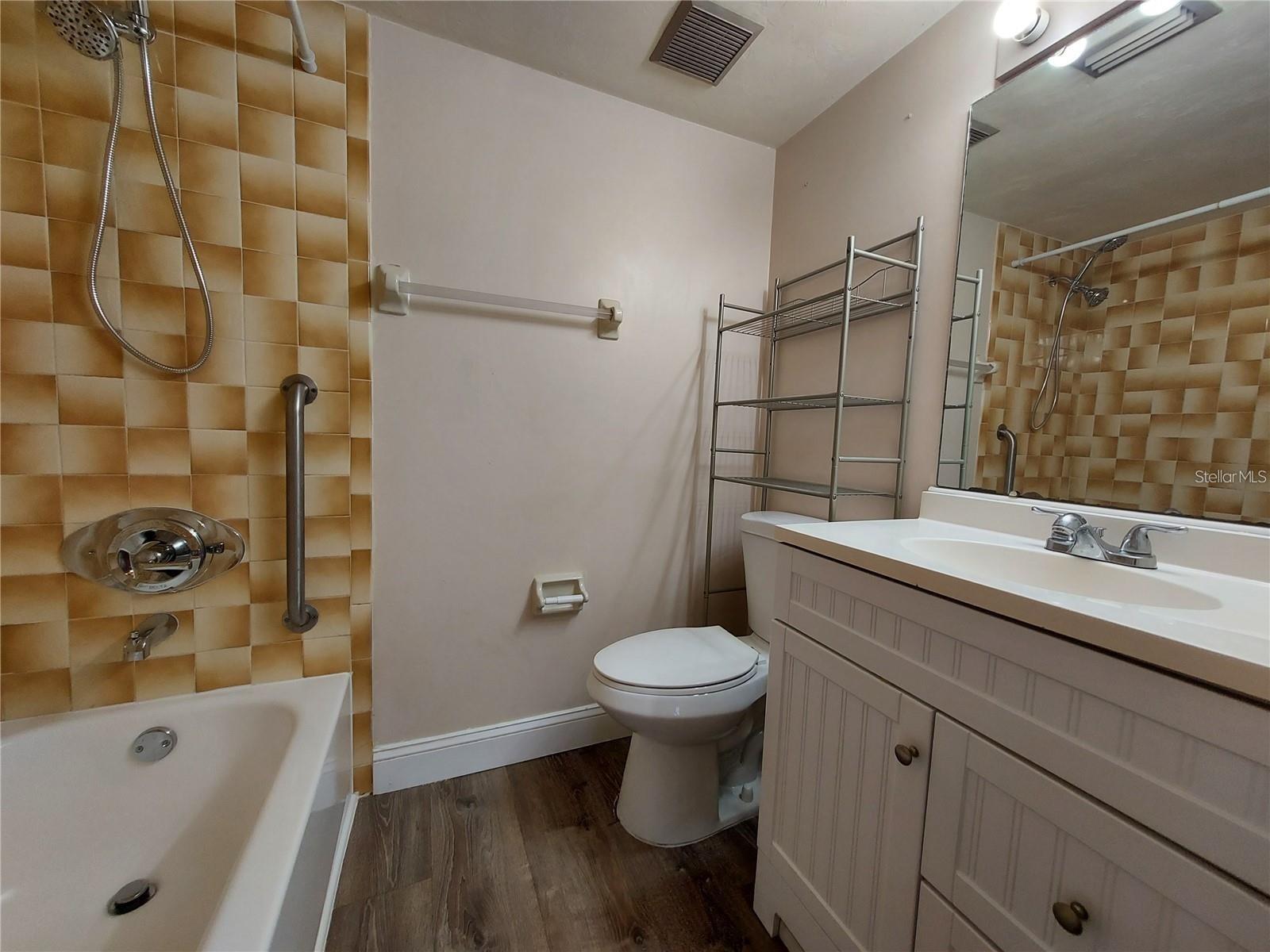 Image 18 of 27 For 22523 Westchester Boulevard E103