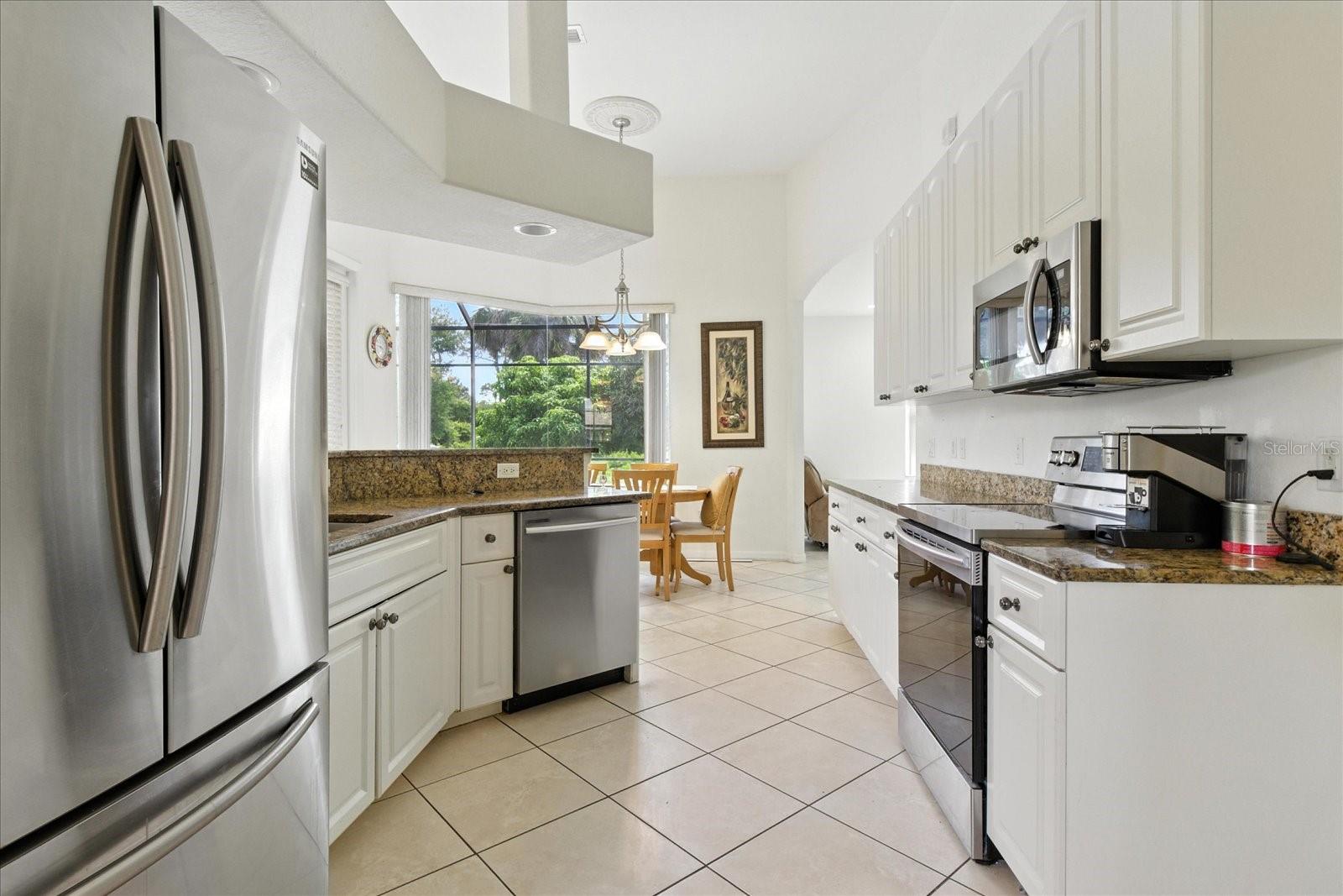 Image 10 of 39 For 2329 Como Street