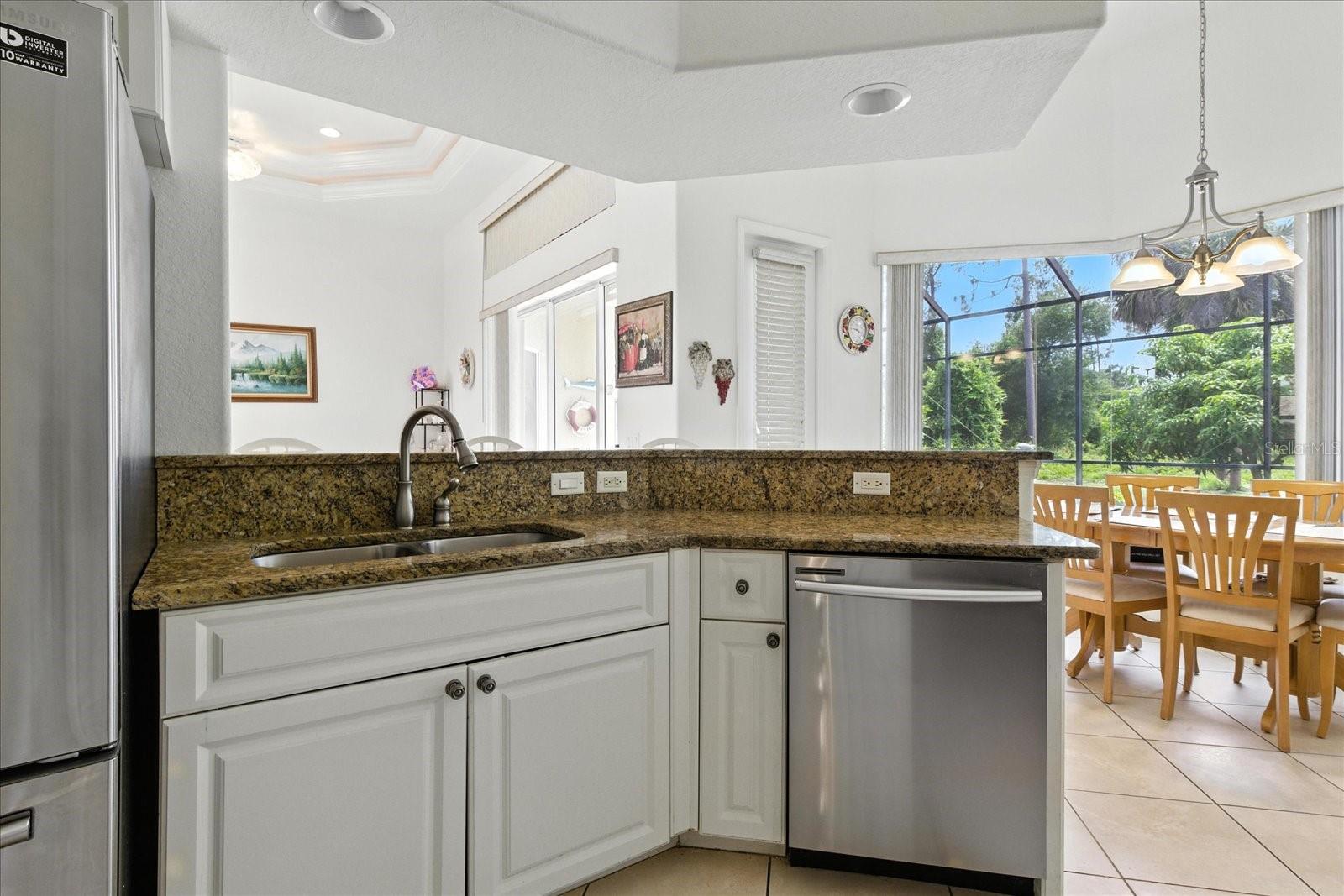 Image 11 of 39 For 2329 Como Street