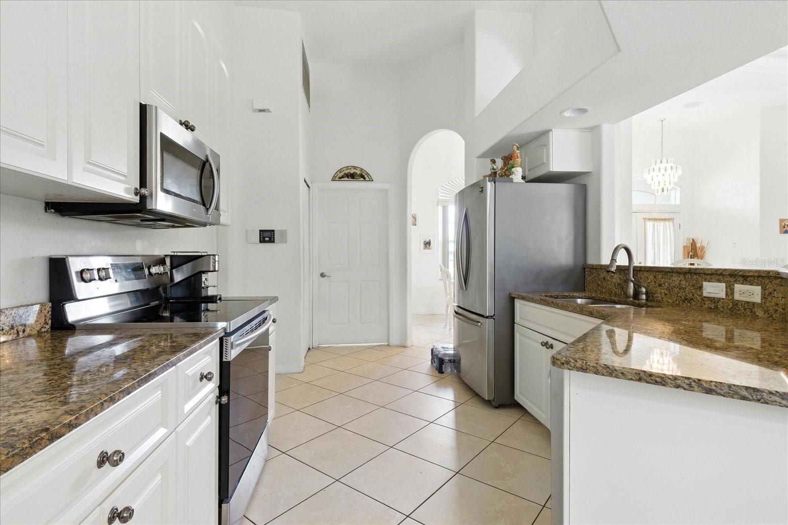 Image 12 of 39 For 2329 Como Street