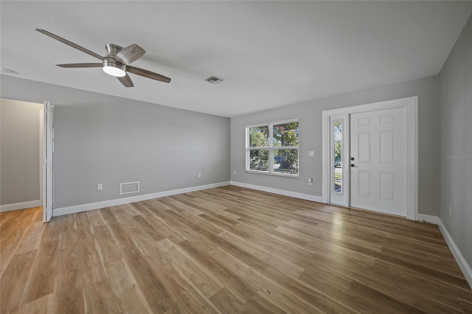 Image 10 of 39 For 2925 Magdalina Drive
