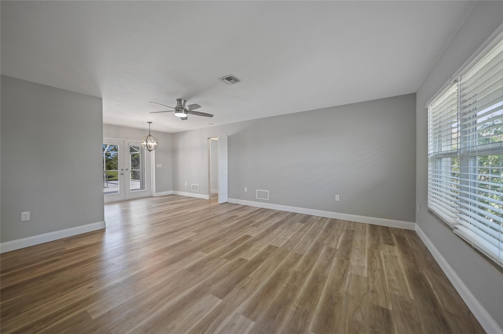 Image 11 of 39 For 2925 Magdalina Drive