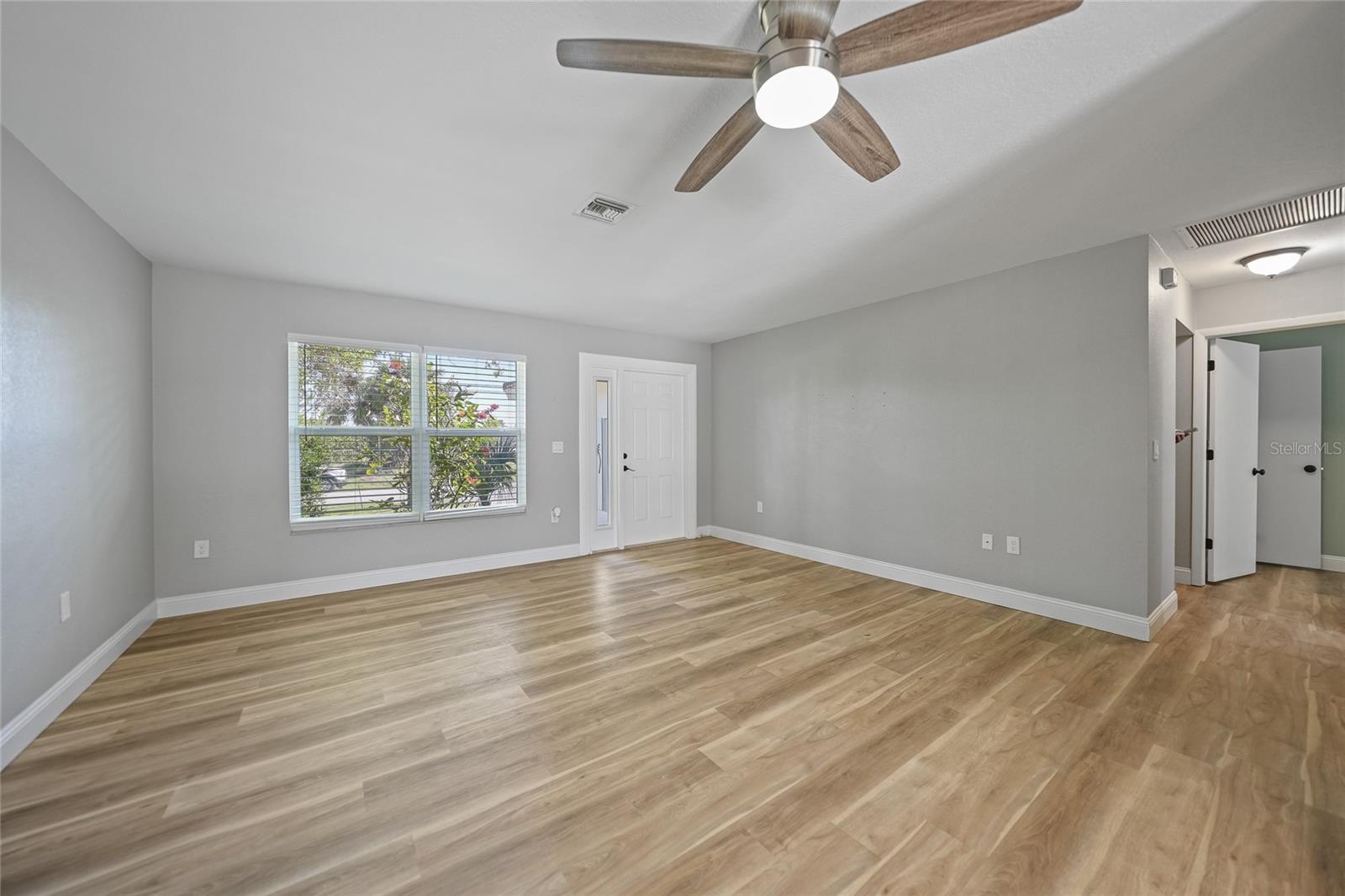 Image 12 of 39 For 2925 Magdalina Drive