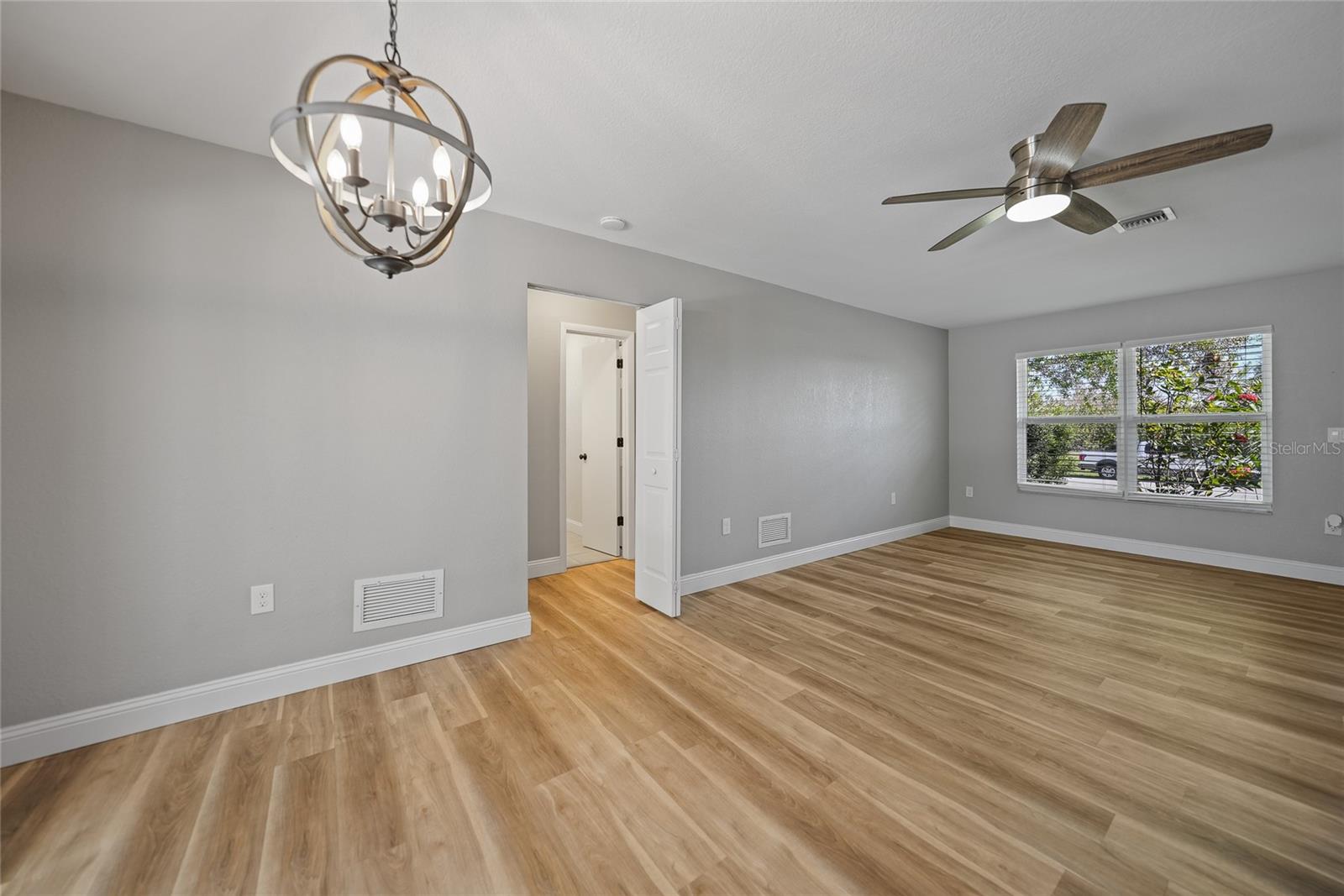 Image 13 of 39 For 2925 Magdalina Drive