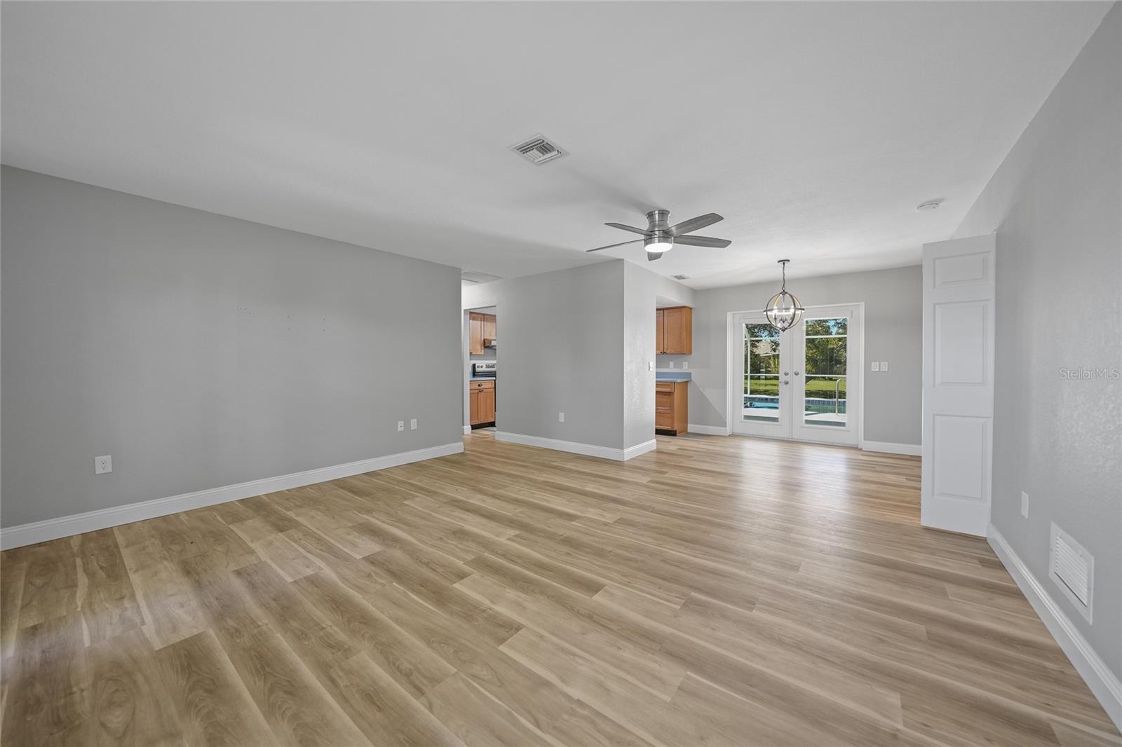 Image 14 of 39 For 2925 Magdalina Drive