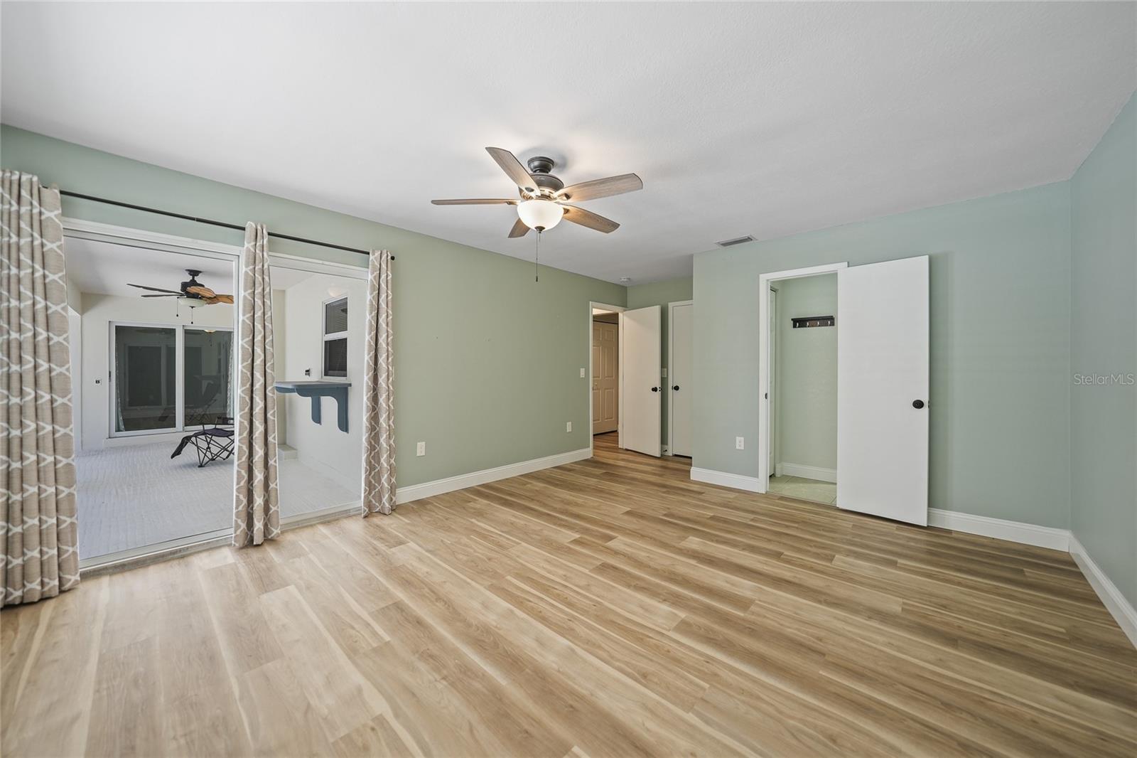 Image 25 of 39 For 2925 Magdalina Drive