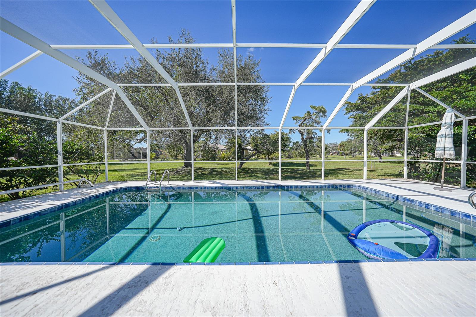 Image 29 of 39 For 2925 Magdalina Drive