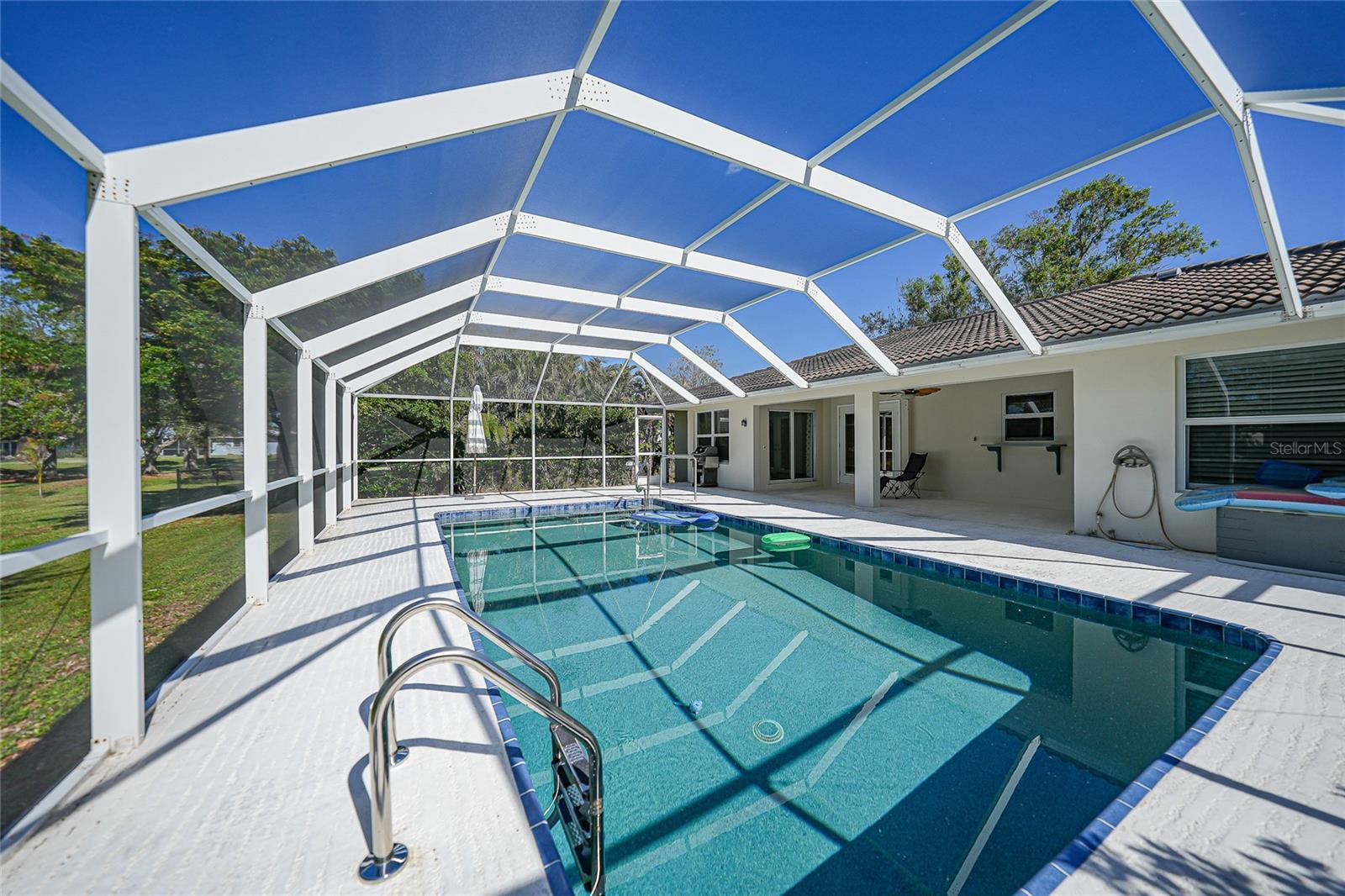 Image 30 of 39 For 2925 Magdalina Drive