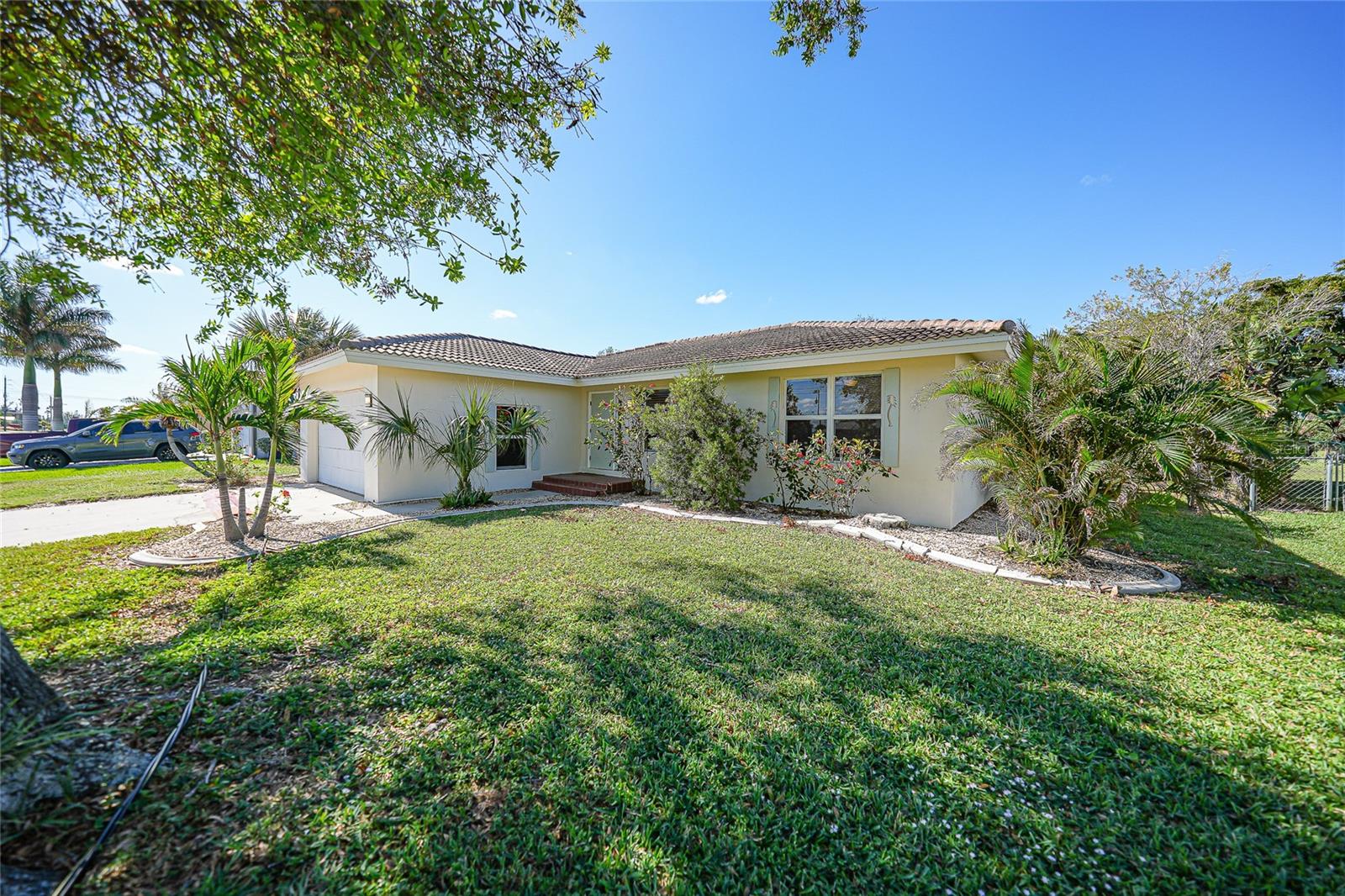 Image 32 of 39 For 2925 Magdalina Drive