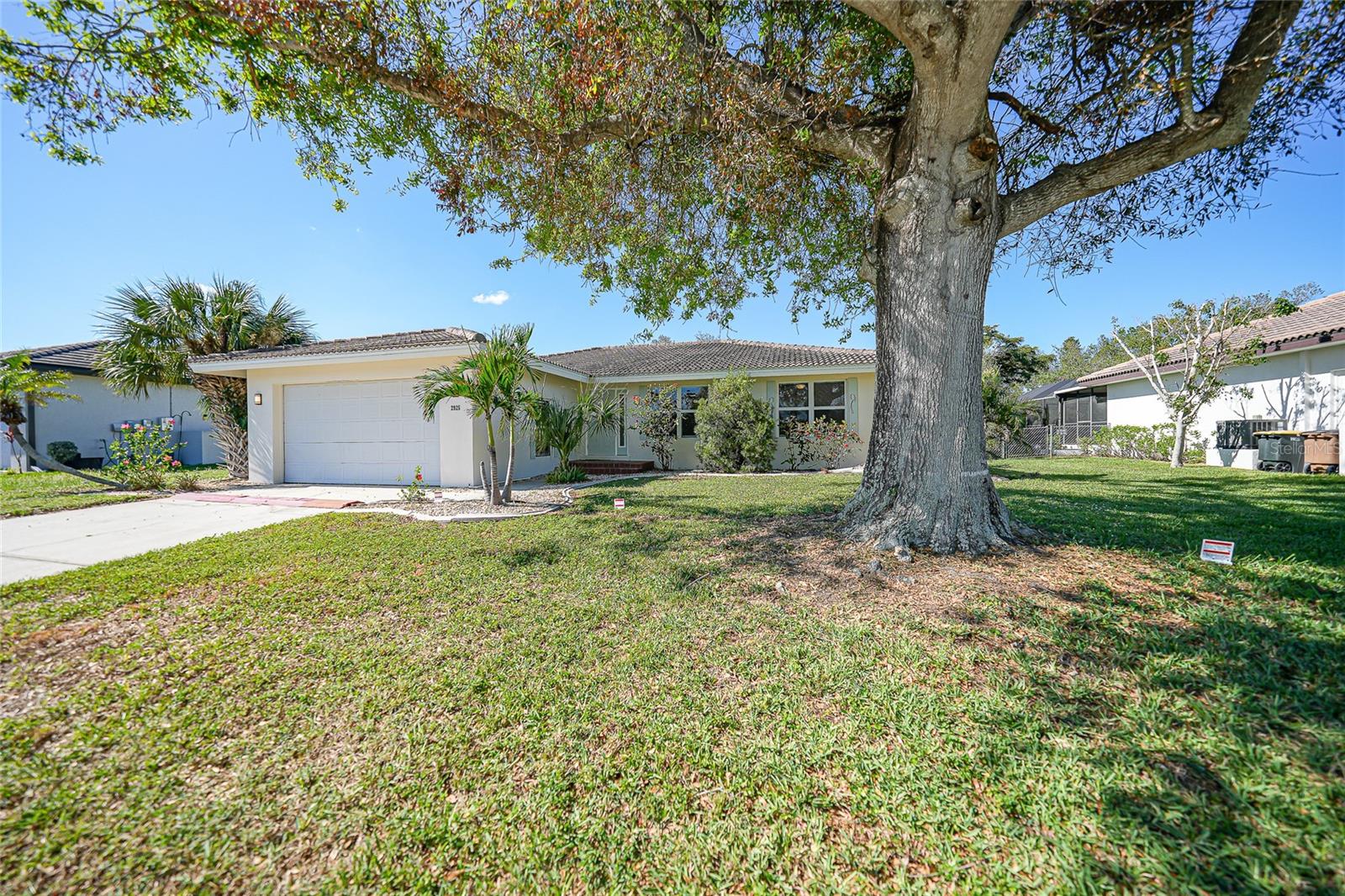 Image 33 of 39 For 2925 Magdalina Drive