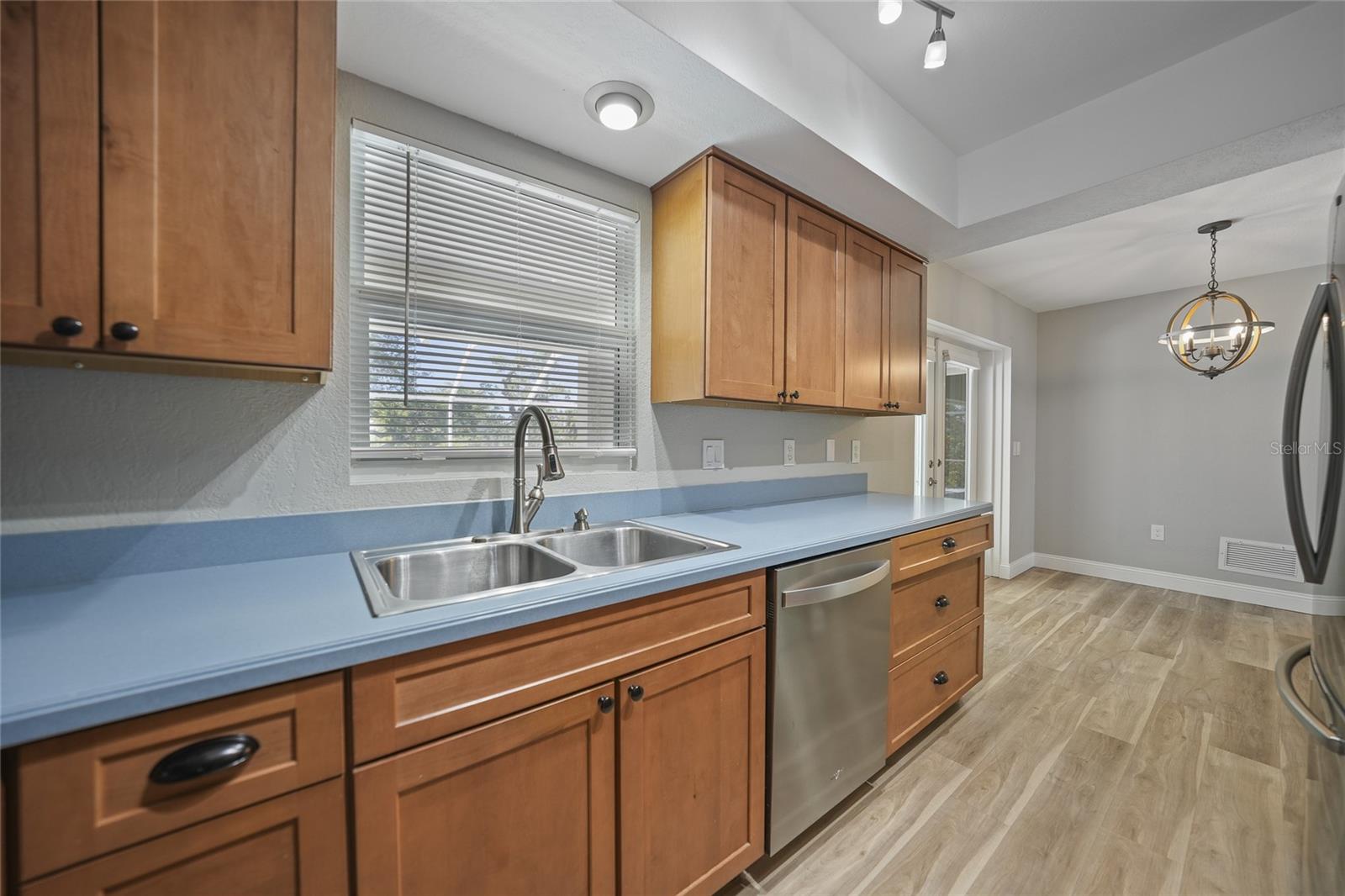 Image 7 of 39 For 2925 Magdalina Drive