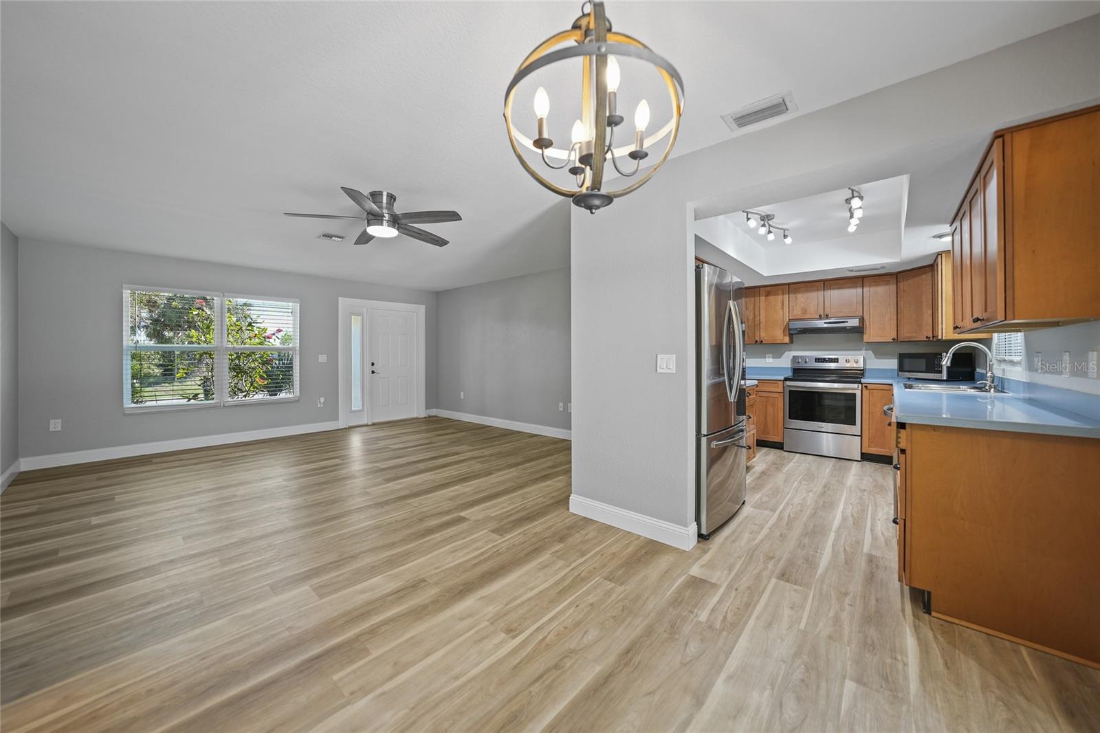 Image 8 of 39 For 2925 Magdalina Drive