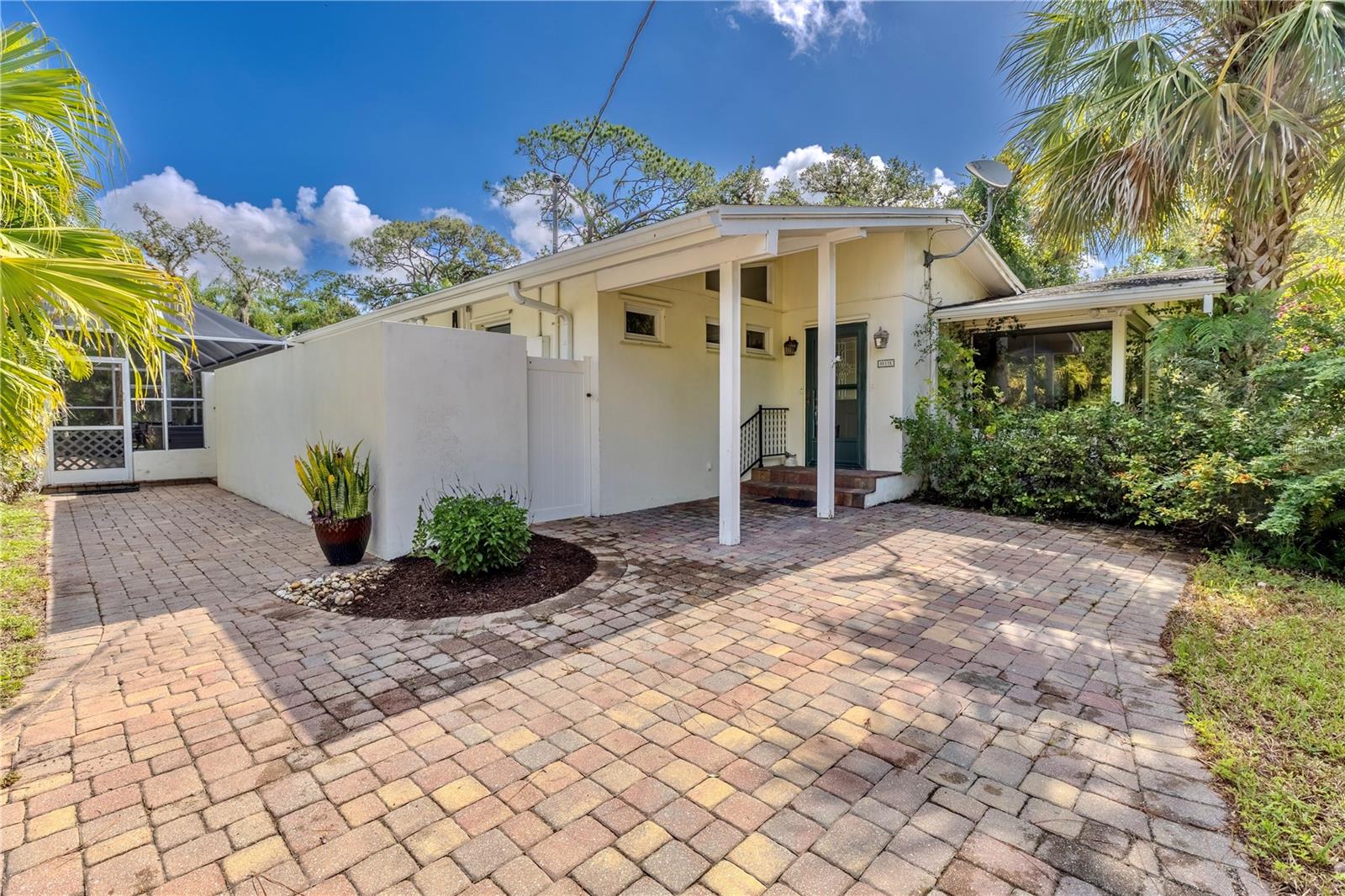 Image 13 of 100 For 18220 Elmwood Drive