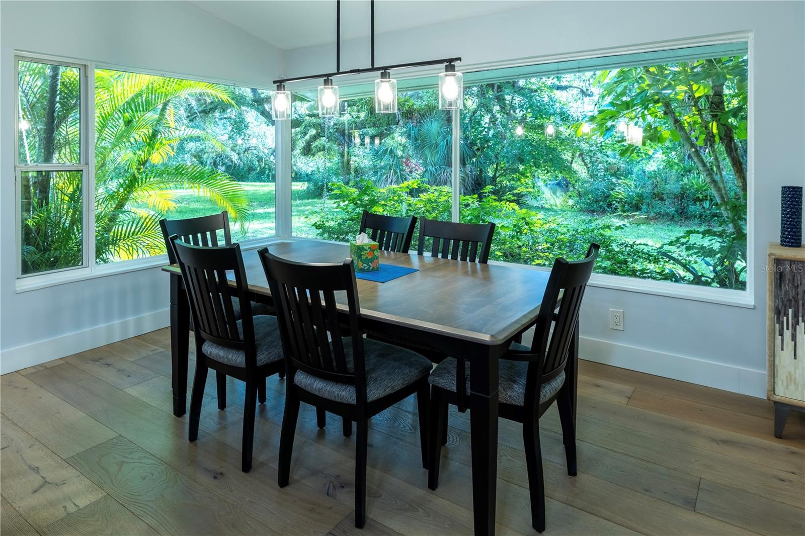 Image 21 of 100 For 18220 Elmwood Drive