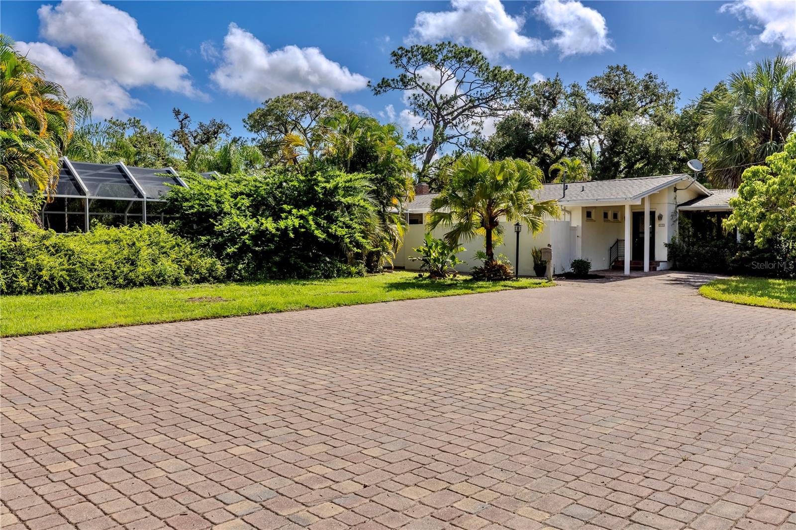 Image 6 of 100 For 18220 Elmwood Drive