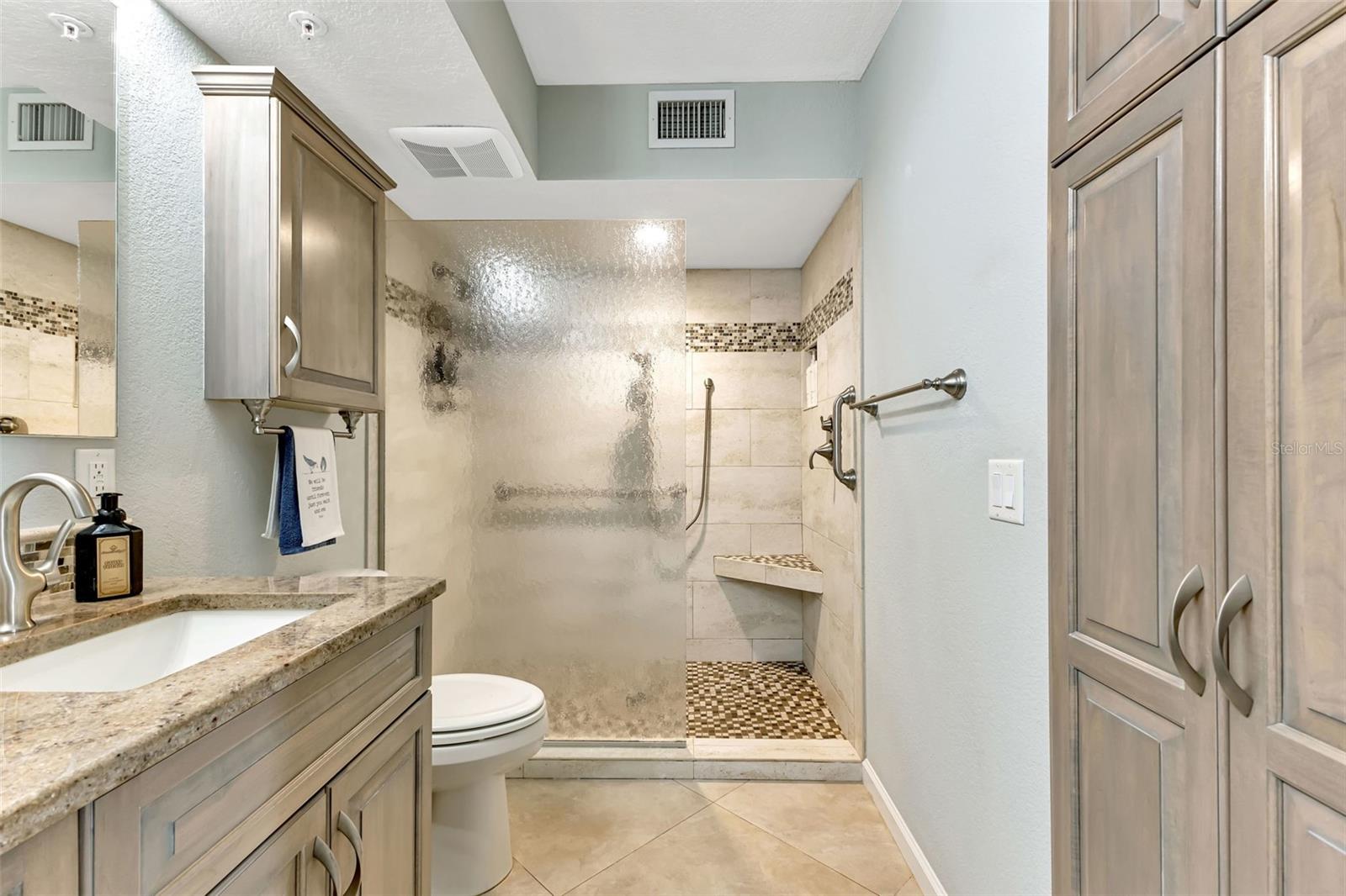 Image 22 of 63 For 1250 Marion Avenue 333