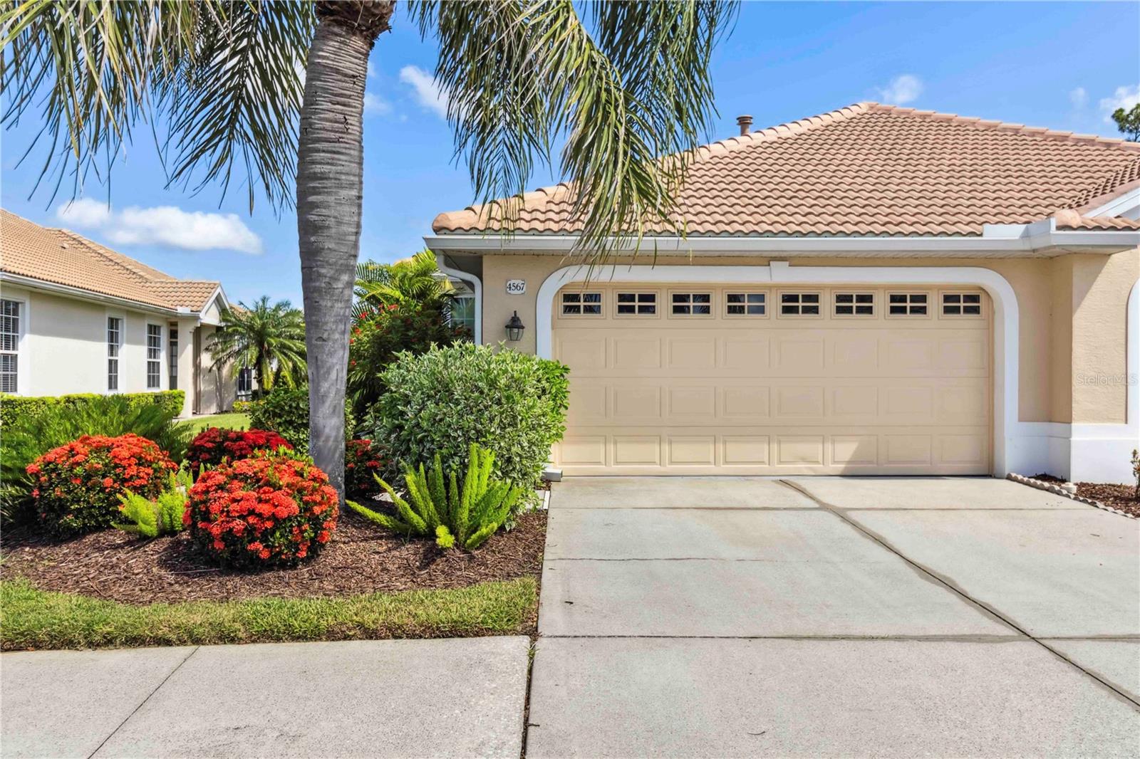 Image 2 of 70 For 4567 Whispering Oaks Dr