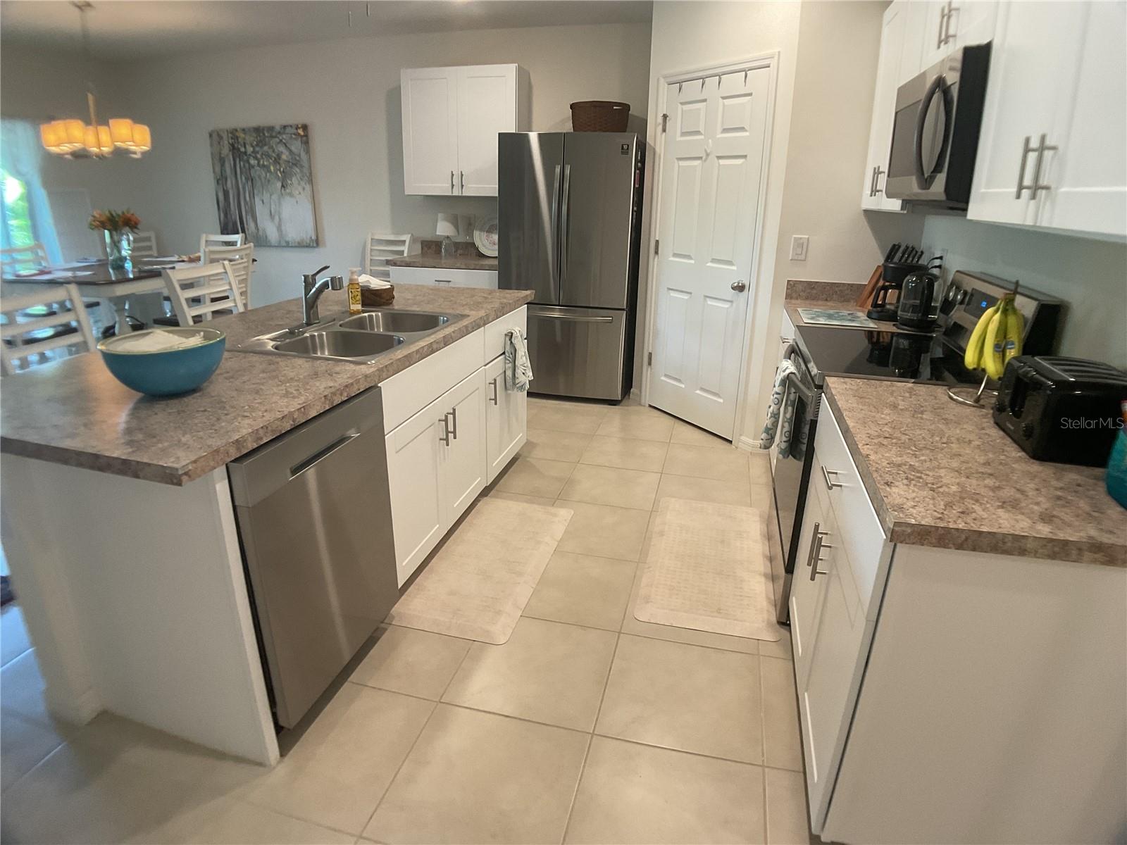 Image 21 of 39 For 25228 Lenox Circle