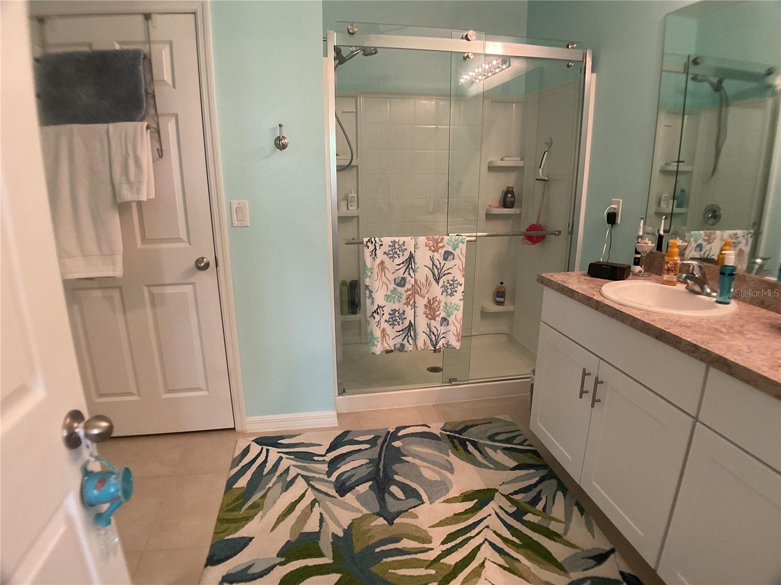 Image 27 of 39 For 25228 Lenox Circle
