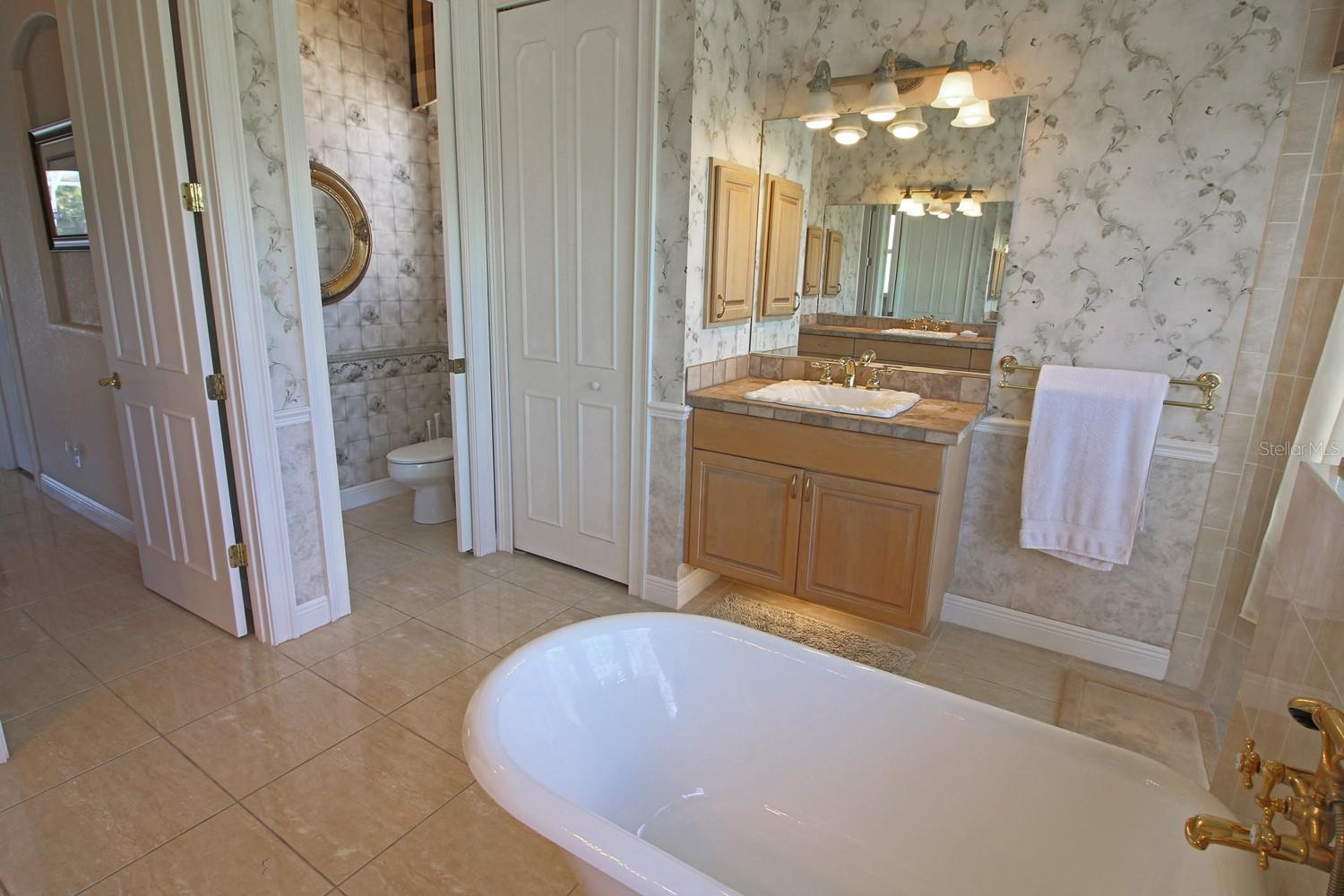 Image 50 of 90 For 260 Rotonda Boulevard E