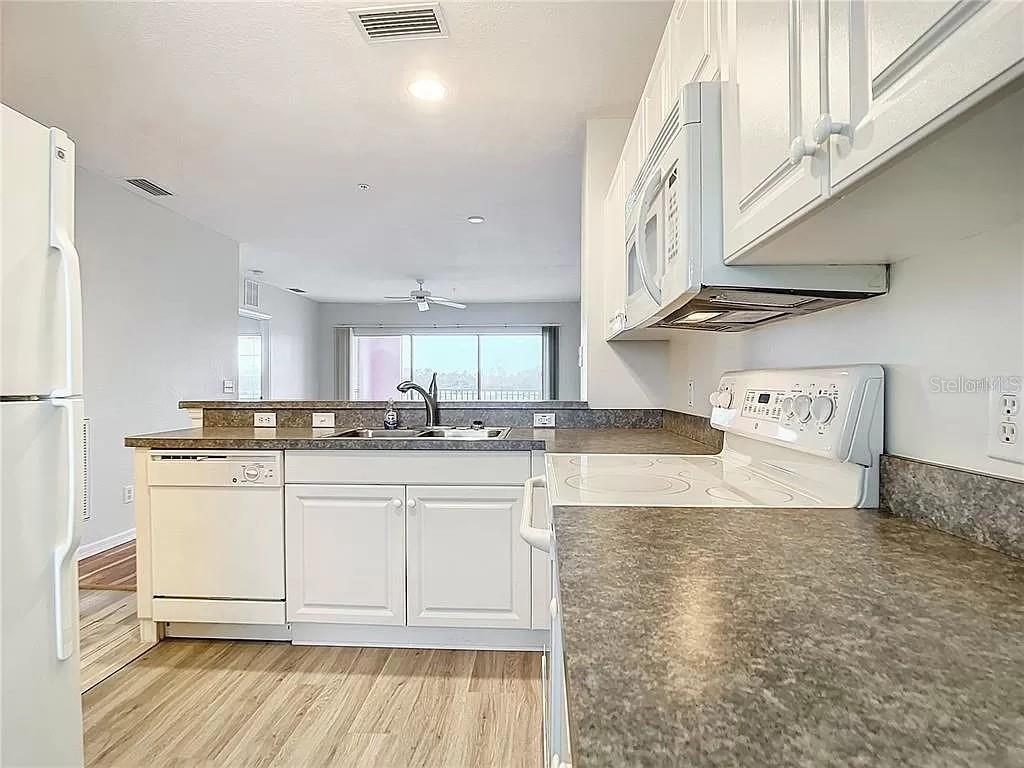 Image 18 of 22 For 2120 Heron Lake Drive 202