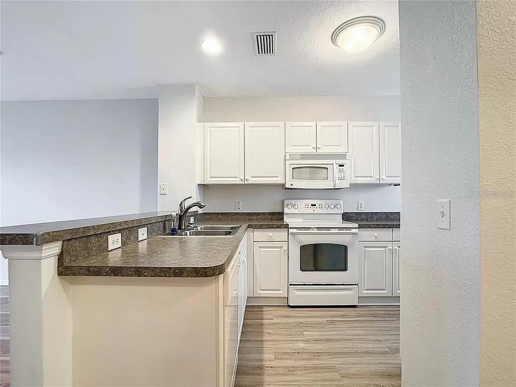 Image 5 of 22 For 2120 Heron Lake Drive 202