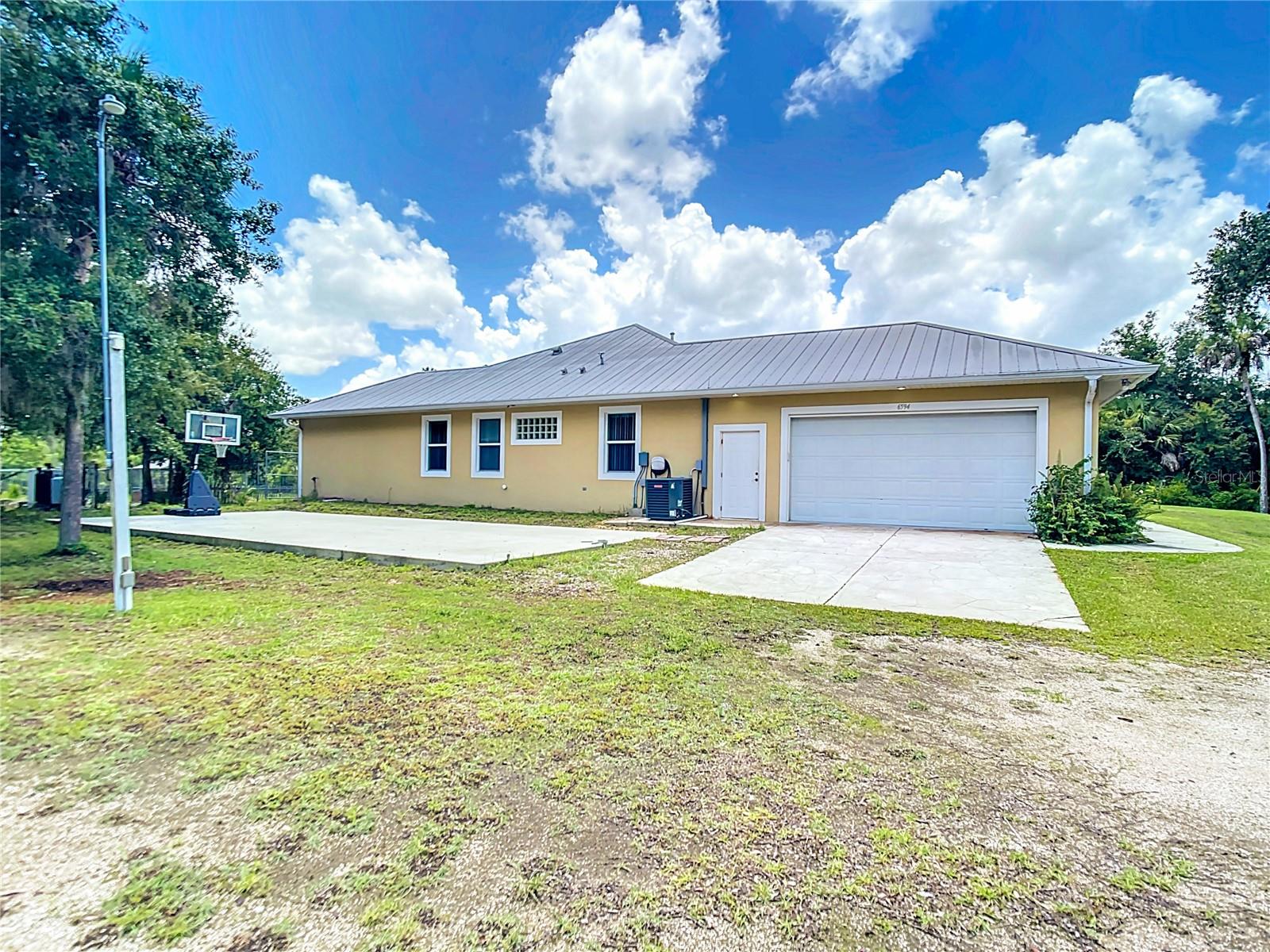 Image 4 of 59 For 6594 Buckboard Street